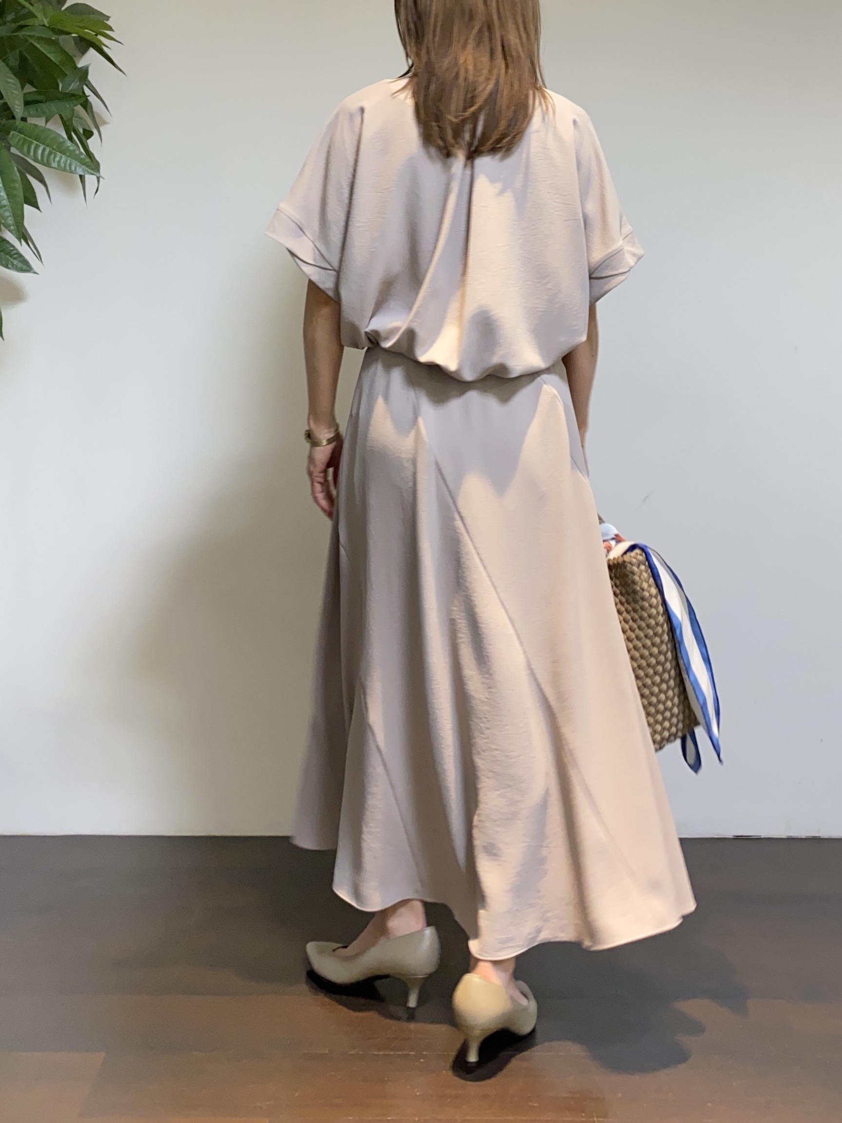 tomoさんの「UNTITLED｜【セットアップ可/UVカット/前後2WAY】リラクシーフレンチスリーブブラウス」を使ったコーディネート
