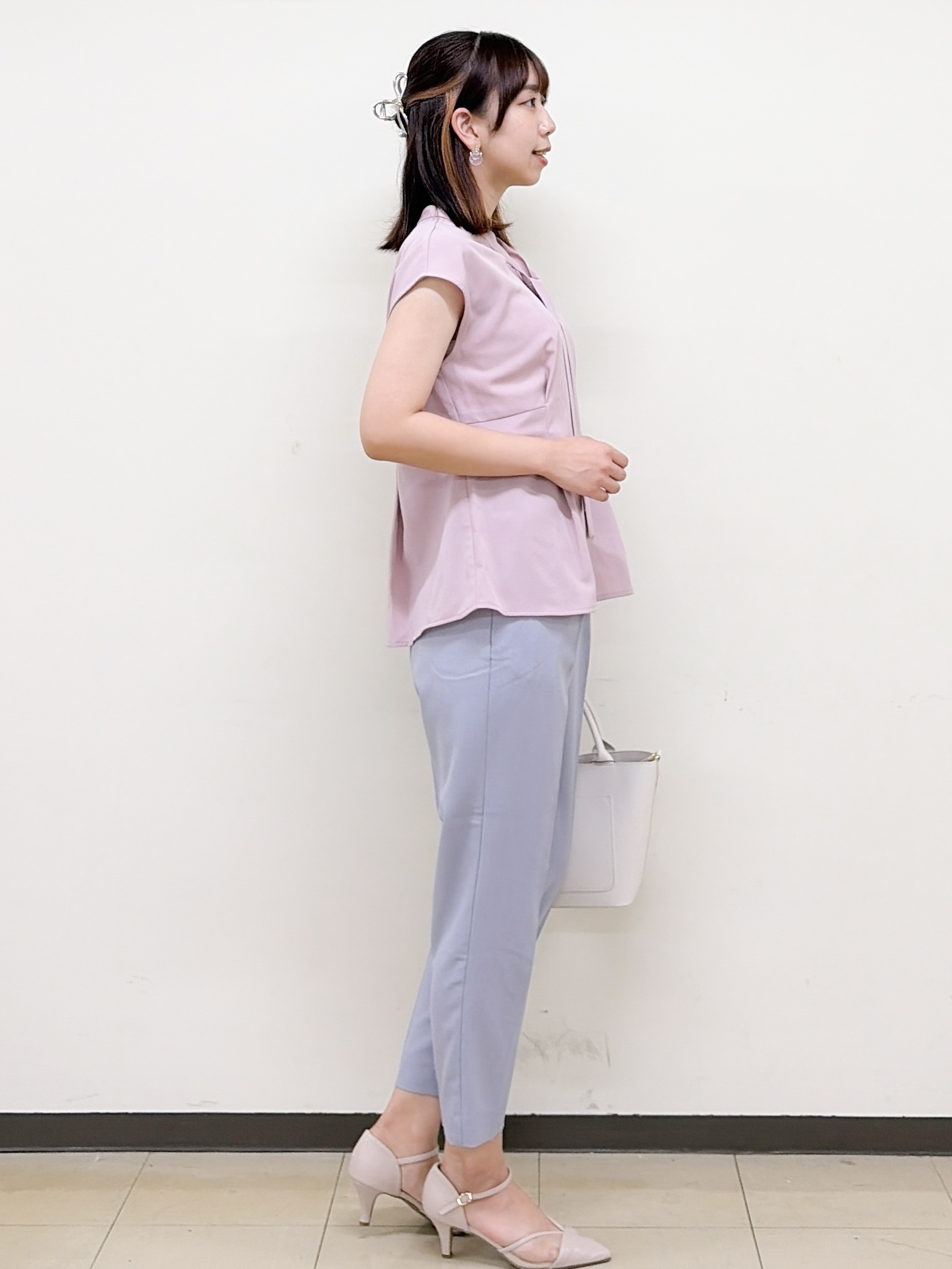 yurinaさんの「index｜【接触冷感／防シワ】ペプラムボウタイブラウス《洗濯機OK／ストレッチ》」を使ったコーディネート