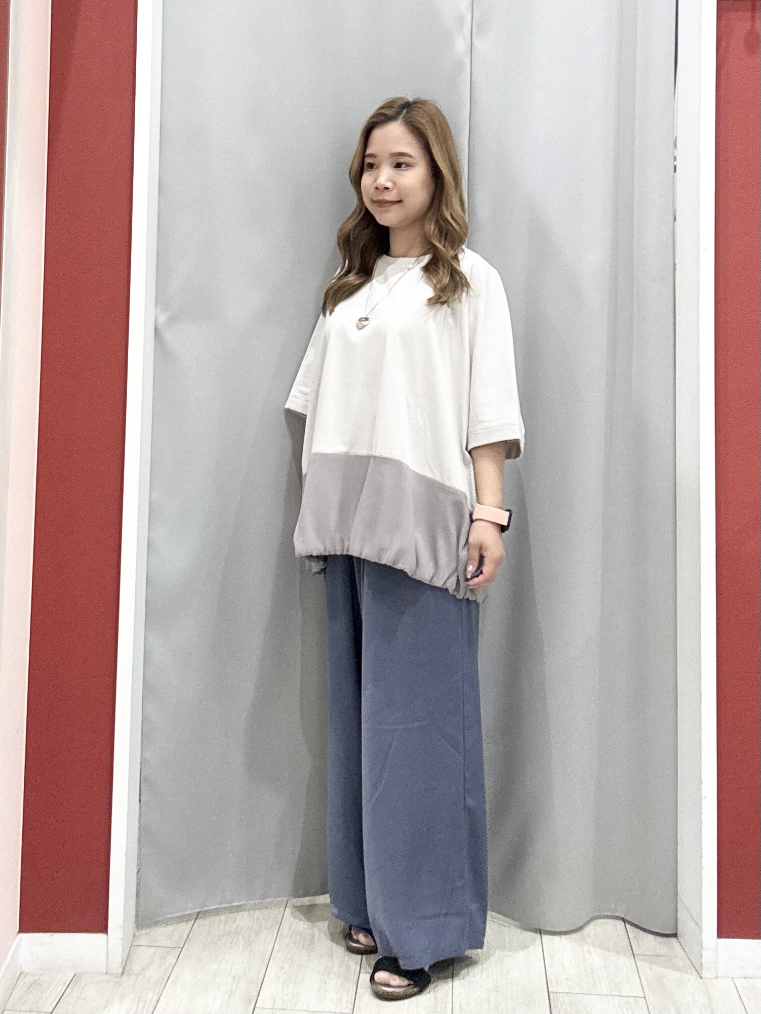 shioさんの「SHOO･LA･RUE｜【洗濯機可/S-LL】オンにもオフにも マルチに使えるボタンレスカーディガン」を使ったコーディネート