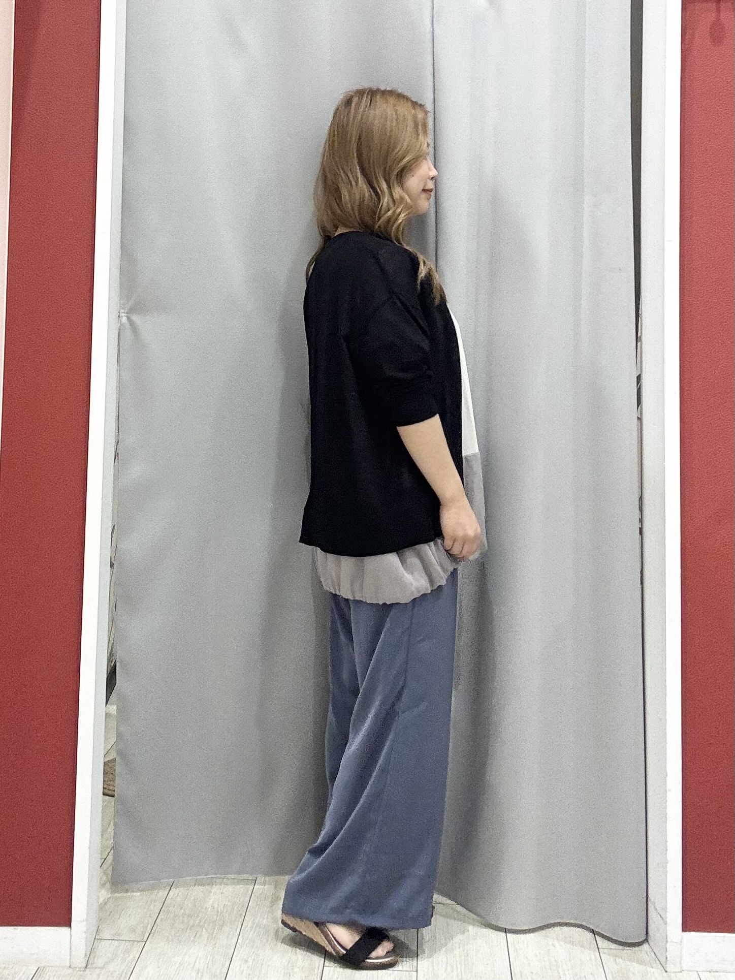 shioさんの「SHOO･LA･RUE｜【洗濯機可/S-LL】オンにもオフにも マルチに使えるボタンレスカーディガン」を使ったコーディネート