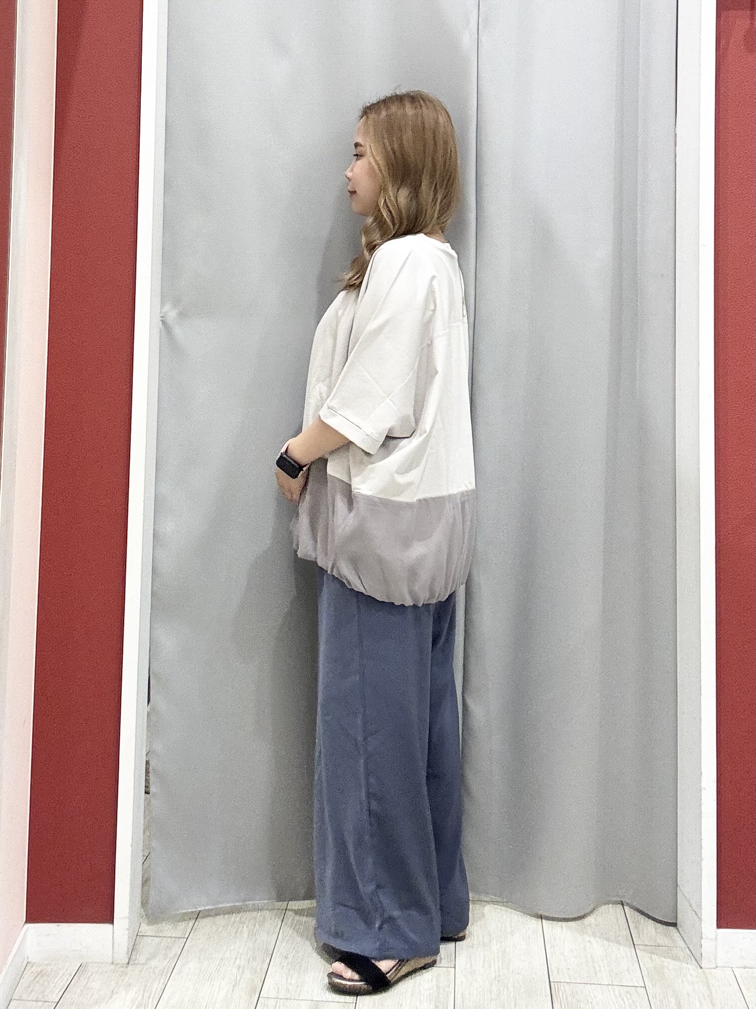 shioさんの「SHOO･LA･RUE｜【洗濯機可/S-LL】オンにもオフにも マルチに使えるボタンレスカーディガン」を使ったコーディネート