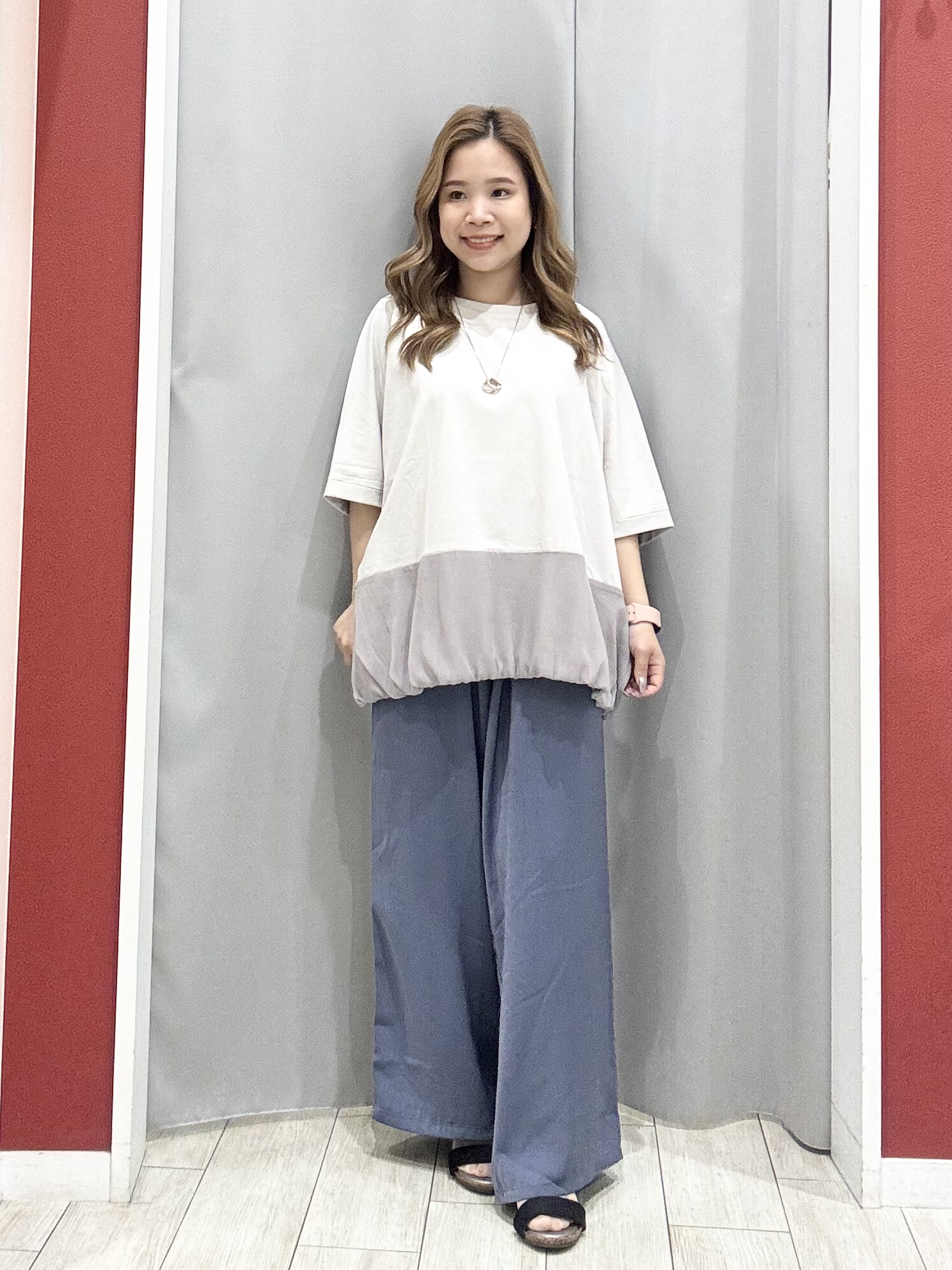 shioさんの「SHOO･LA･RUE｜【洗濯機可/S-LL】オンにもオフにも マルチに使えるボタンレスカーディガン」を使ったコーディネート