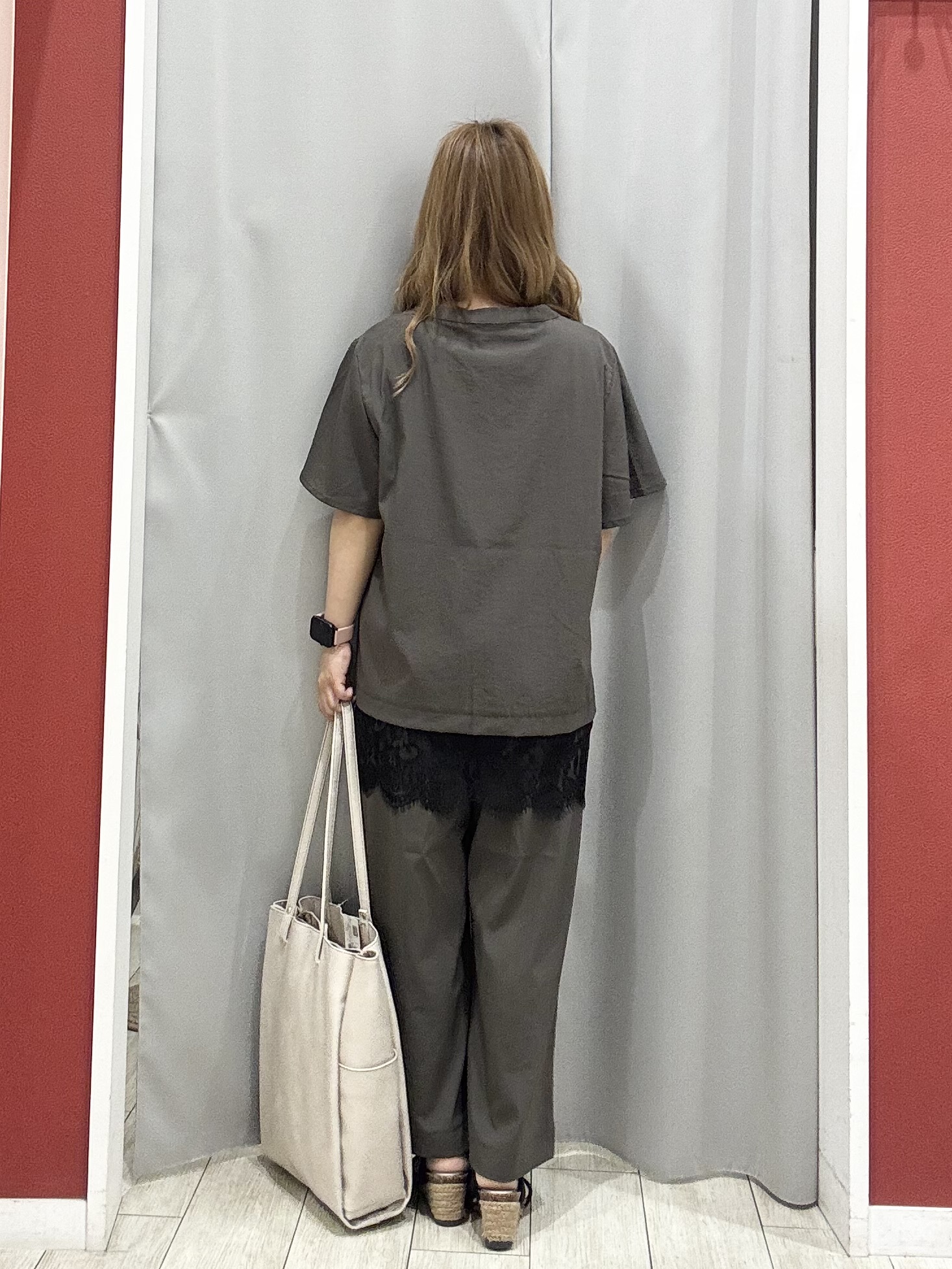shioさんの「SHOO･LA･RUE｜【S-LL/洗濯機可】軽凛(かろりん) 楽に着られて上品 裾レーススキッパーブラウス」を使ったコーディネート