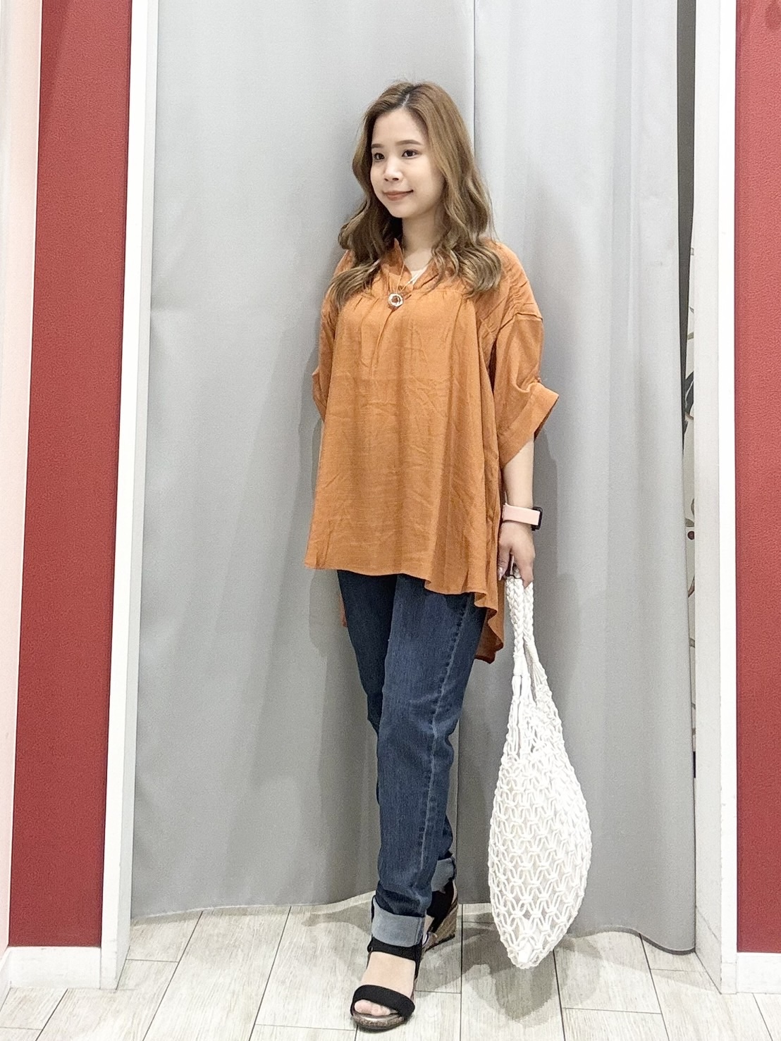 shioさんの「SHOO･LA･RUE｜【UV/洗濯機可】お袖の長さが調整出来る シャーリングスキッパーブラウス」を使ったコーディネート