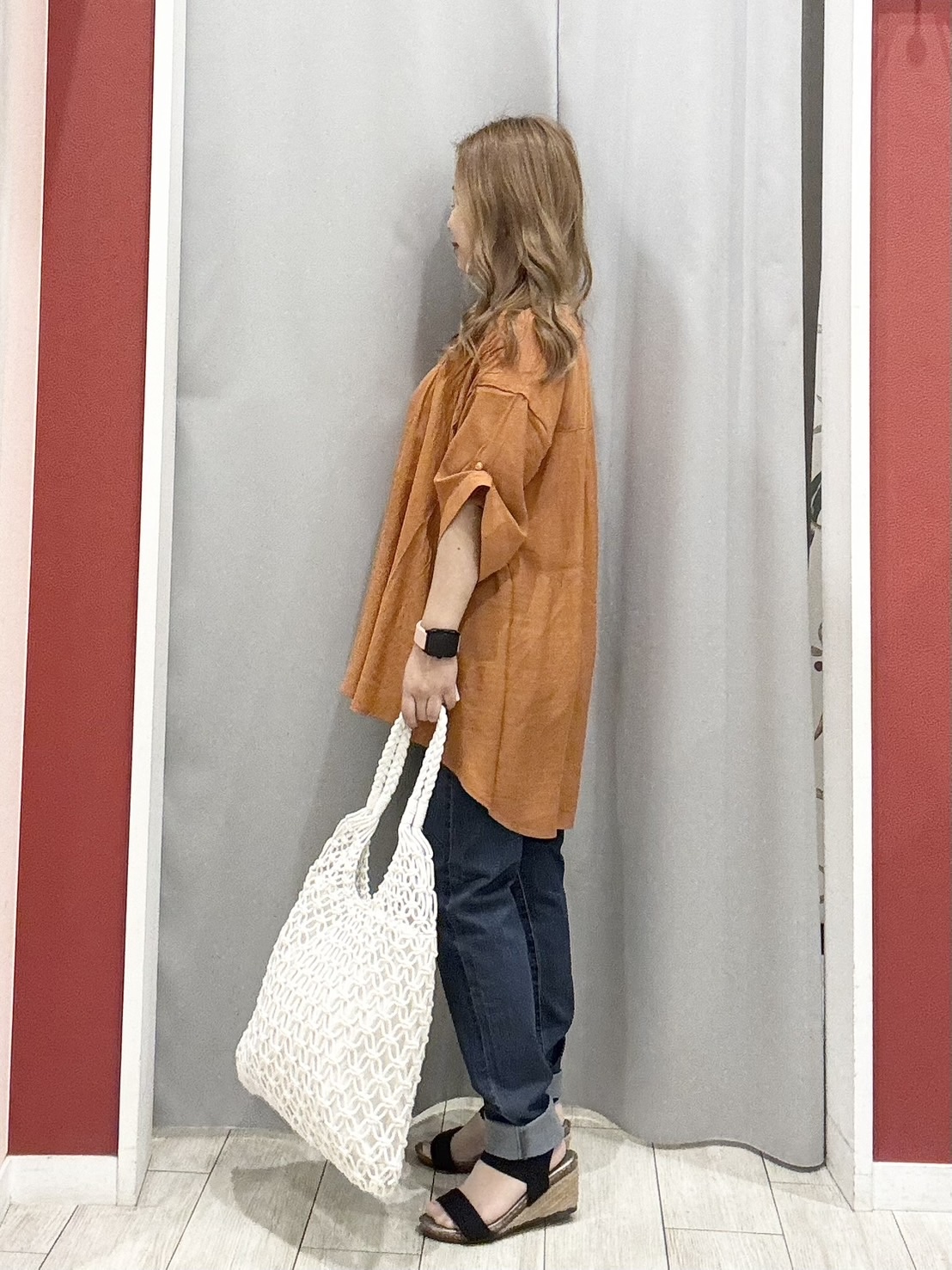 shioさんの「SHOO･LA･RUE｜【UV/洗濯機可】お袖の長さが調整出来る シャーリングスキッパーブラウス」を使ったコーディネート