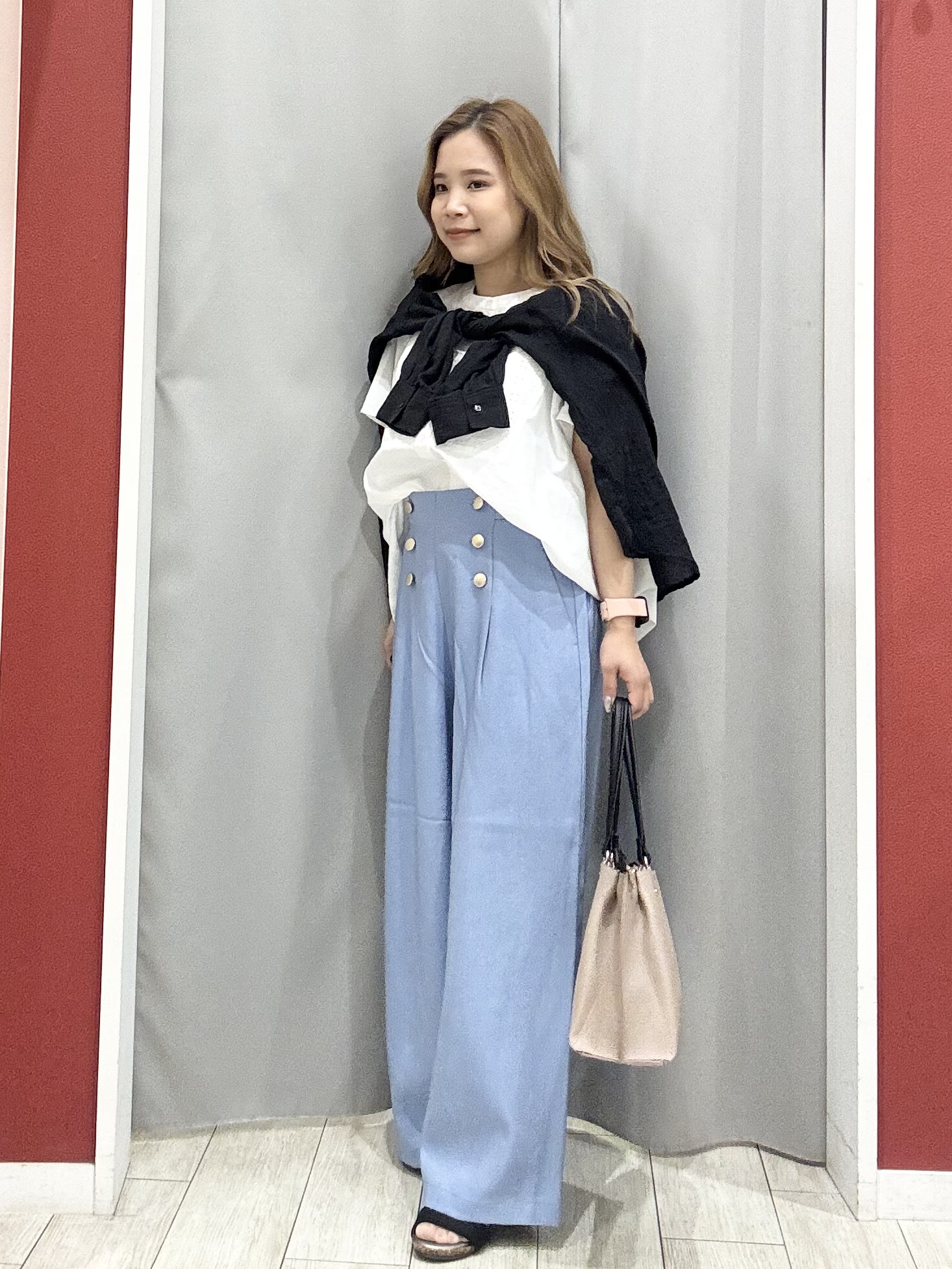 shioさんの「SHOO･LA･RUE｜【体型カバー/S~LL】インせず着られて刺繍が目を引く 切替ノーカラーブラウス」を使ったコーディネート