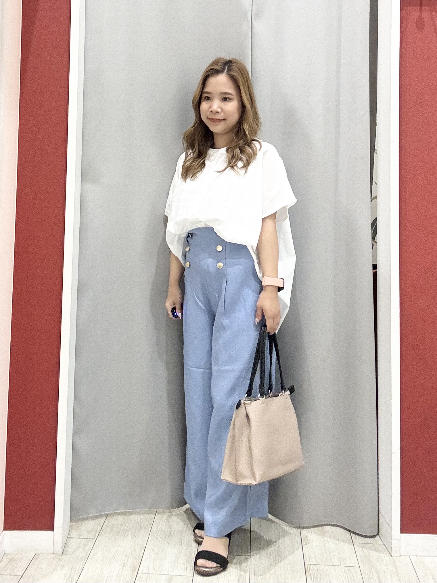 shioさんの「SHOO･LA･RUE｜【体型カバー/S~LL】インせず着られて刺繍が目を引く 切替ノーカラーブラウス」を使ったコーディネート