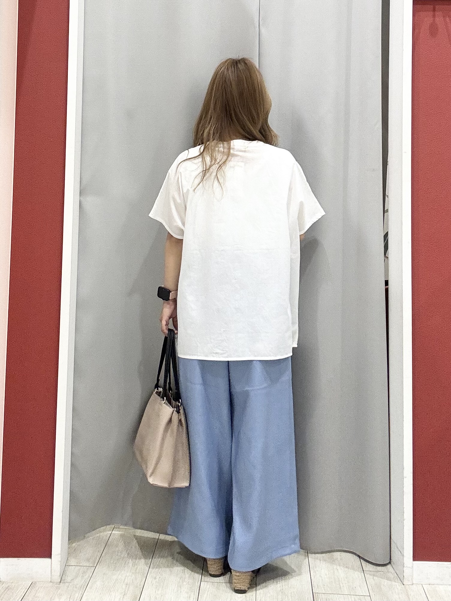 shioさんの「SHOO･LA･RUE｜【体型カバー/S~LL】インせず着られて刺繍が目を引く 切替ノーカラーブラウス」を使ったコーディネート