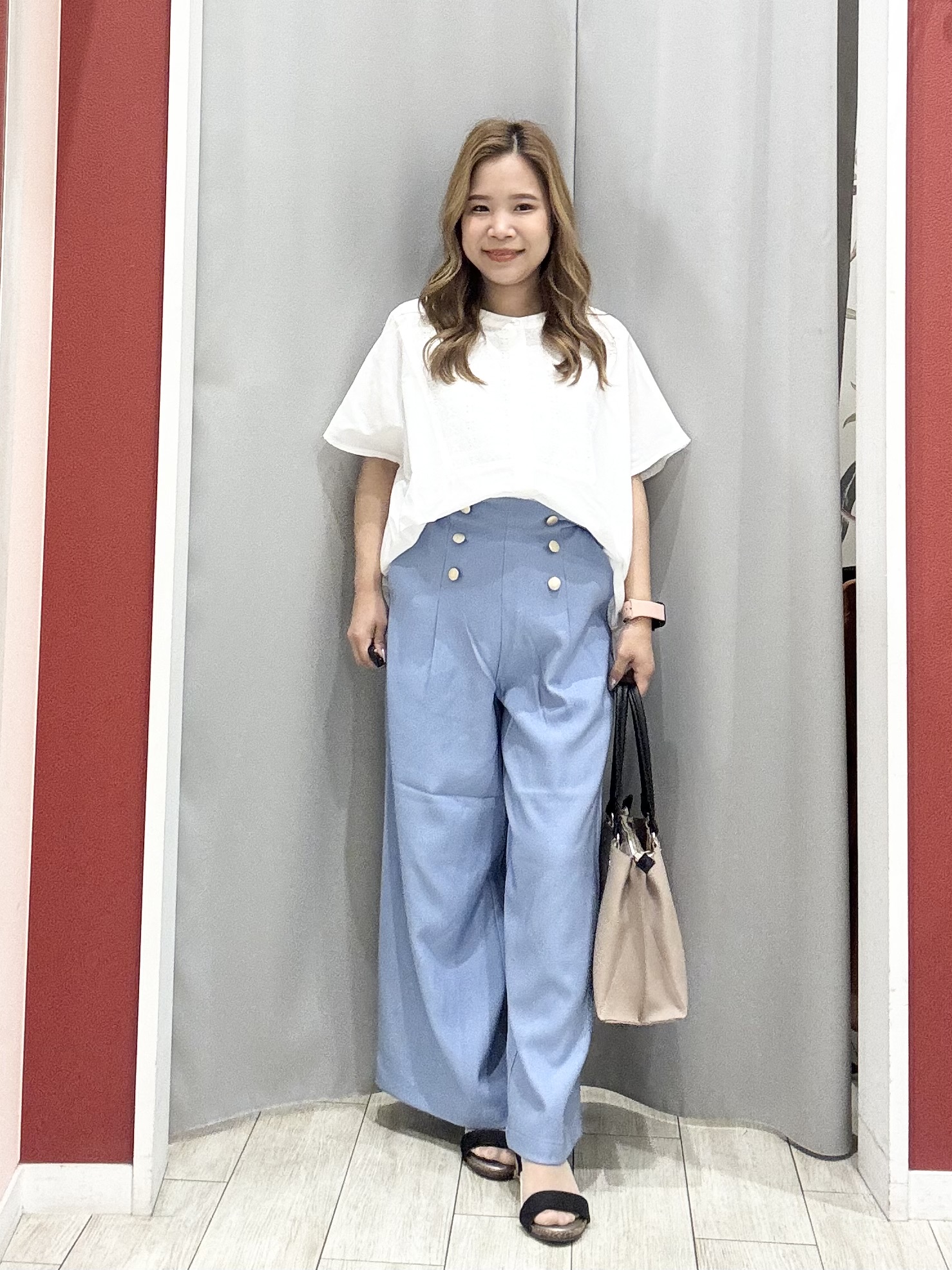 shioさんの「SHOO･LA･RUE｜【体型カバー/S~LL】インせず着られて刺繍が目を引く 切替ノーカラーブラウス」を使ったコーディネート