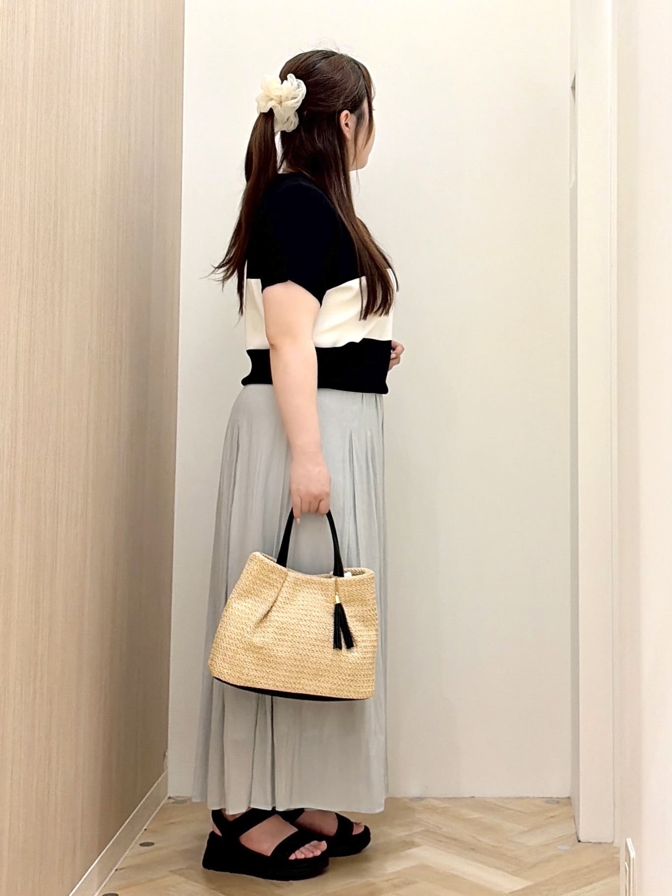 akariさんの「grove｜【シリーズ累計36万枚！名品ニット】やわらかドライタッチ ドルマンニット」を使ったコーディネート
