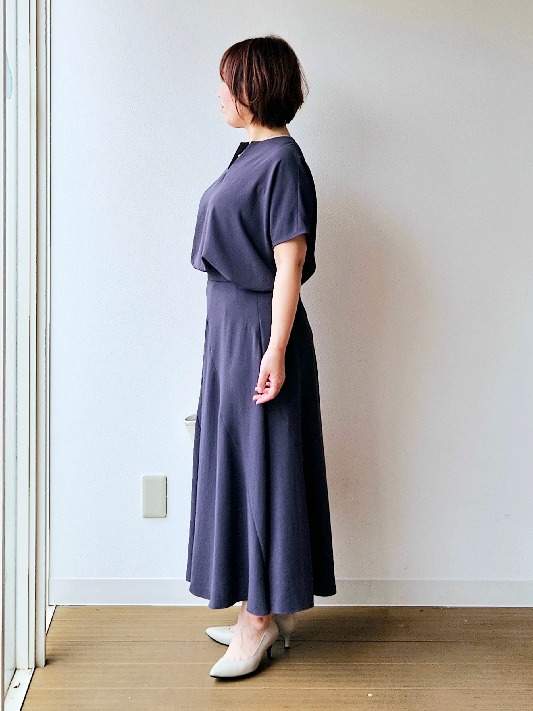 やじまさんの「UNTITLED｜【UV/接触冷感/セットアップ可】リラクシーキーVネックブラウス」を使ったコーディネート