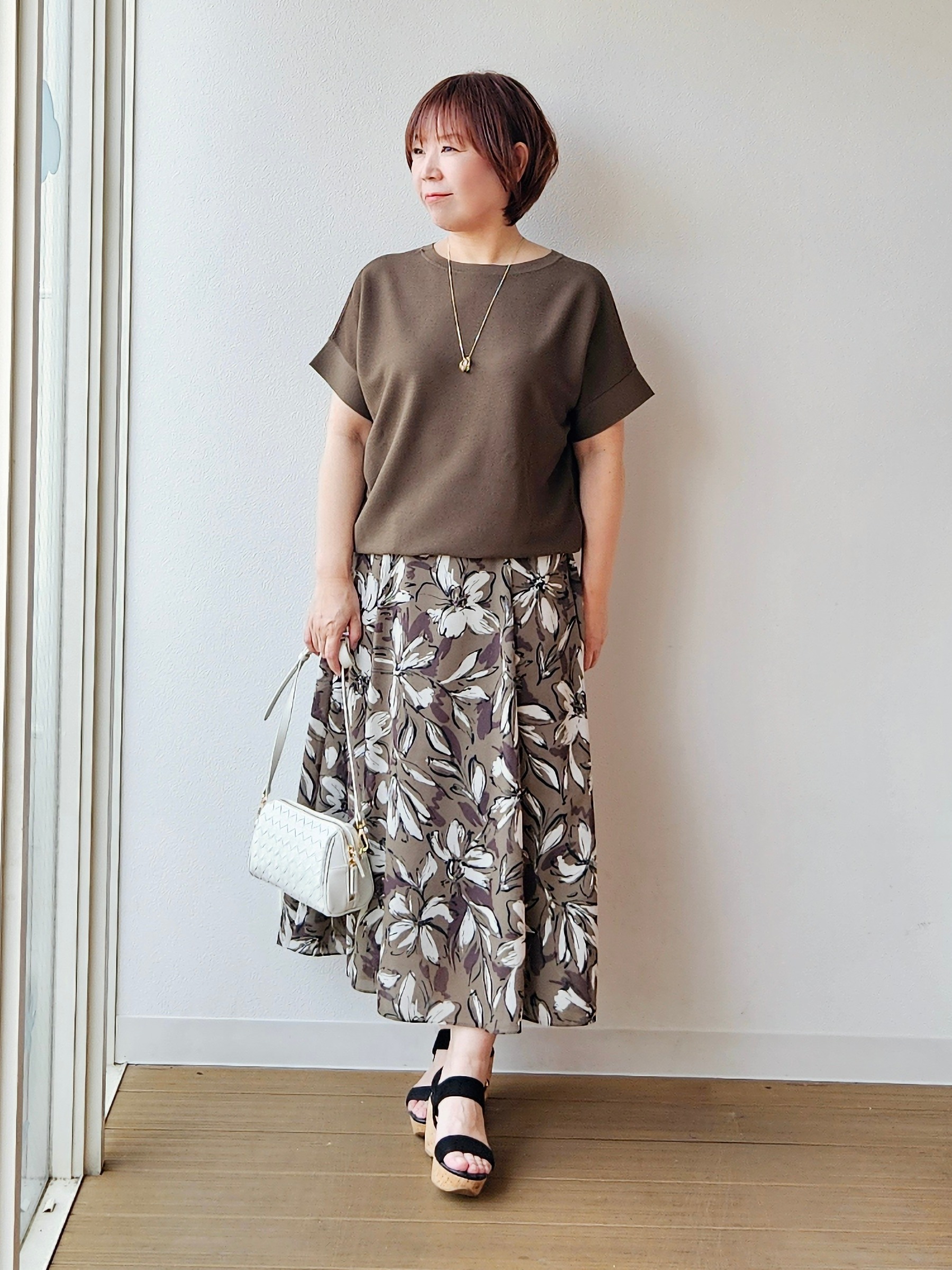 やじまさんの「UNTITLED｜【11色展開/体型カバー】前後2WAYフレンチスリーブニット」を使ったコーディネート