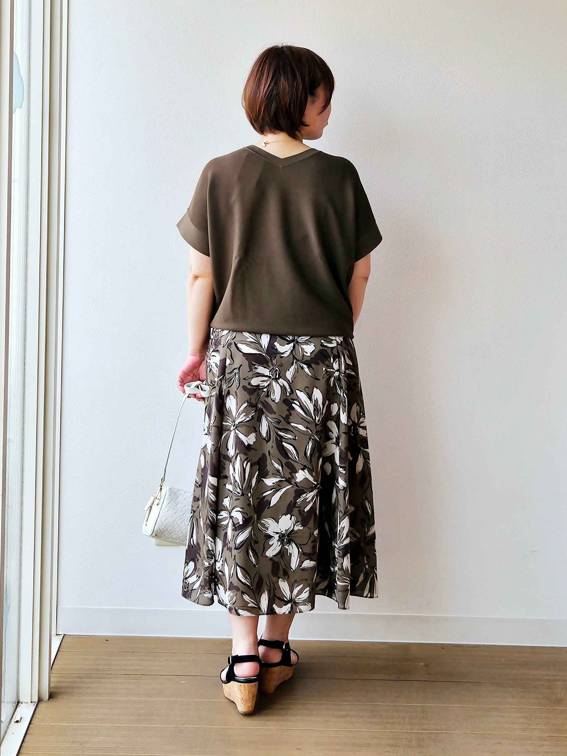 やじまさんの「UNTITLED｜【11色展開/体型カバー】前後2WAYフレンチスリーブニット」を使ったコーディネート