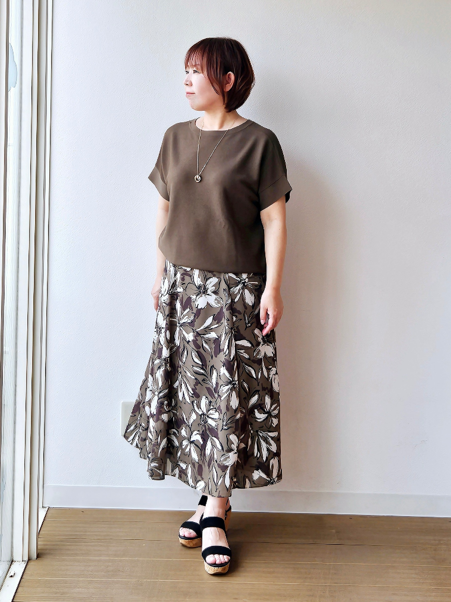 やじまさんの「UNTITLED｜【11色展開/体型カバー】前後2WAYフレンチスリーブニット」を使ったコーディネート