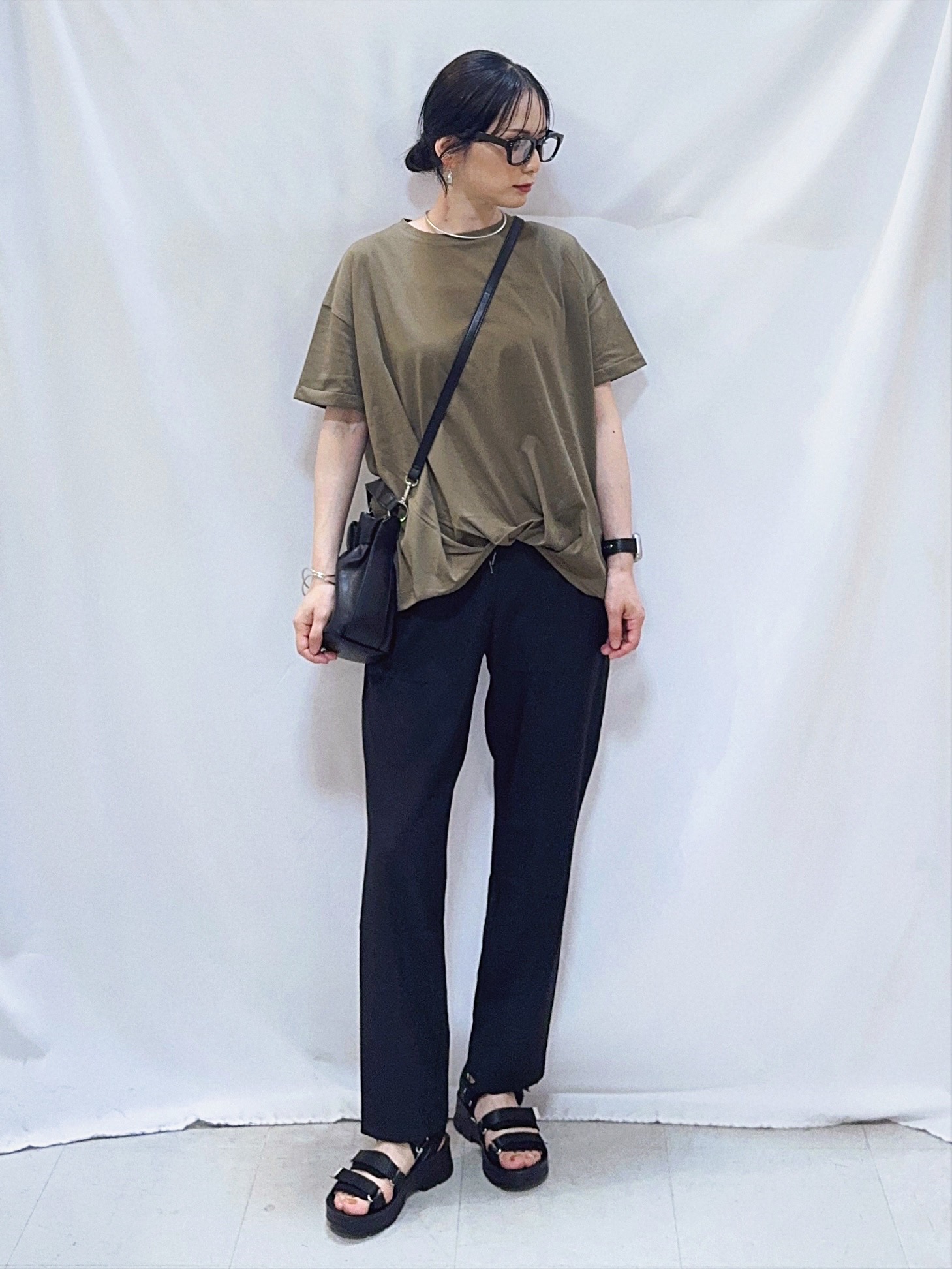 𝐇𝐢𝐫𝐨𝐦𝐢さんの「SHOO･LA･RUE｜【体型カバー/S-LL/洗濯機可】インせず決まる フロントタックデザインTシャツ」を使ったコーディネート