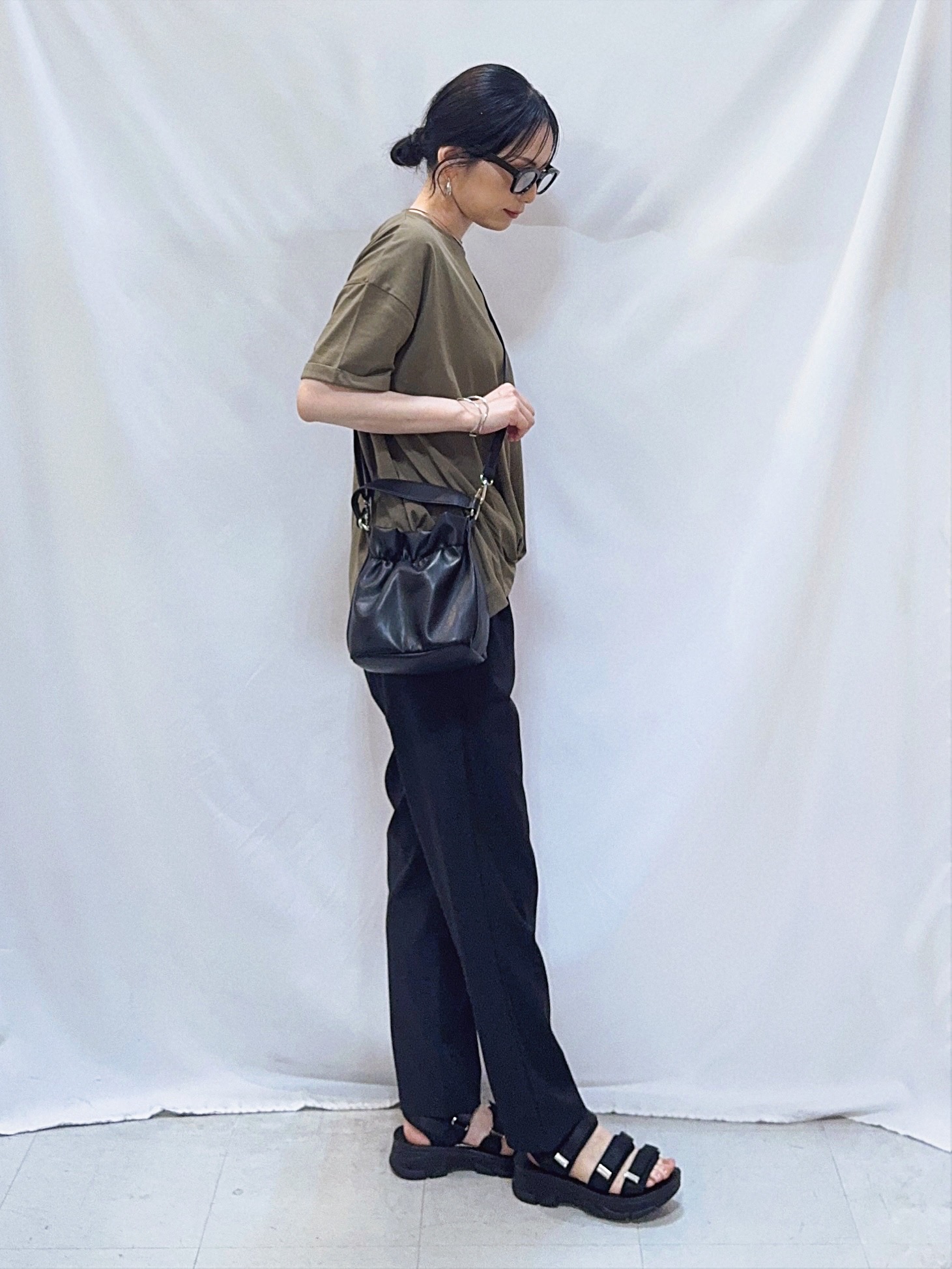 𝐇𝐢𝐫𝐨𝐦𝐢さんの「SHOO･LA･RUE｜【体型カバー/S-LL/洗濯機可】インせず決まる フロントタックデザインTシャツ」を使ったコーディネート