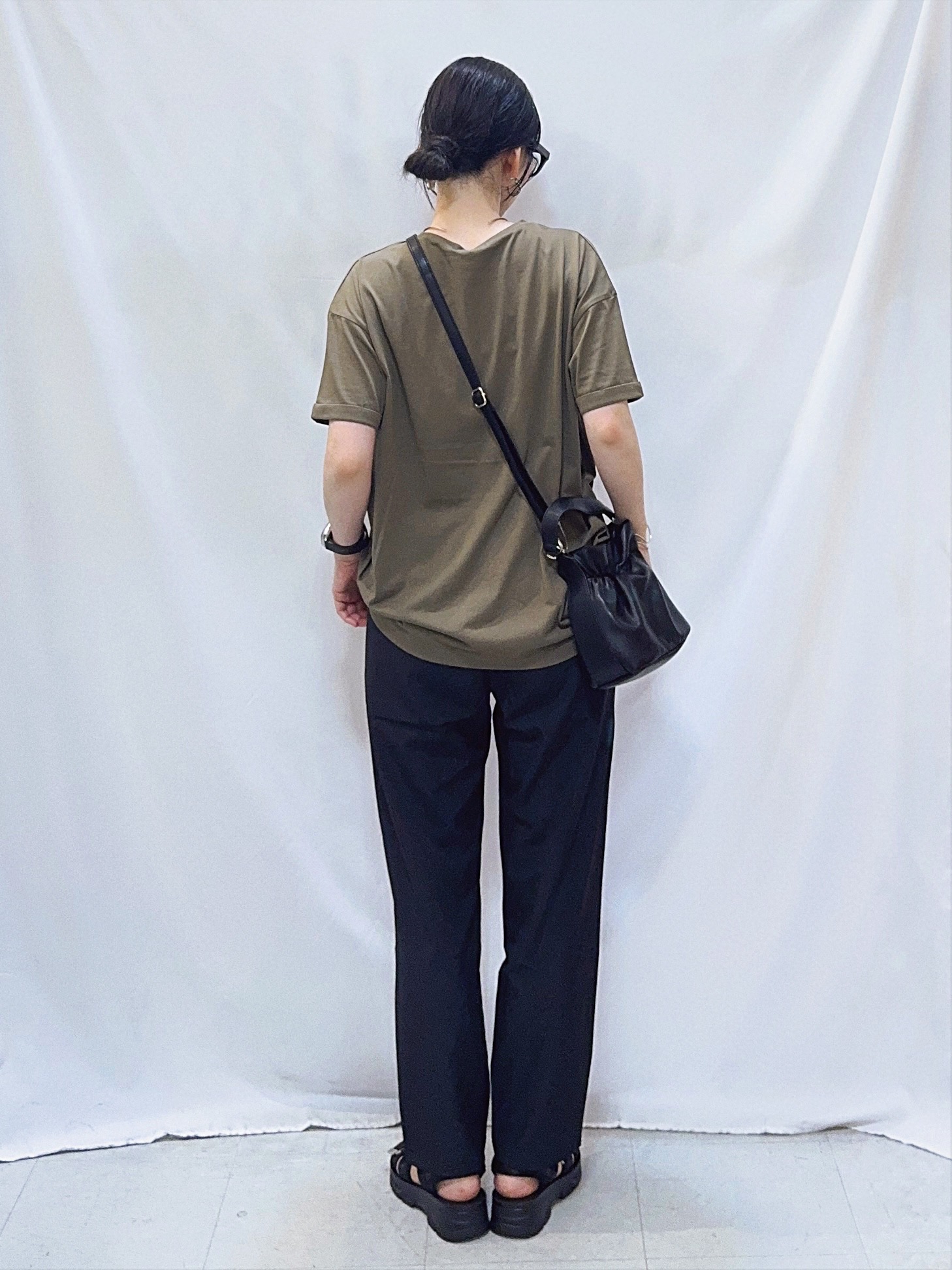 𝐇𝐢𝐫𝐨𝐦𝐢さんの「SHOO･LA･RUE｜【体型カバー/S-LL/洗濯機可】インせず決まる フロントタックデザインTシャツ」を使ったコーディネート