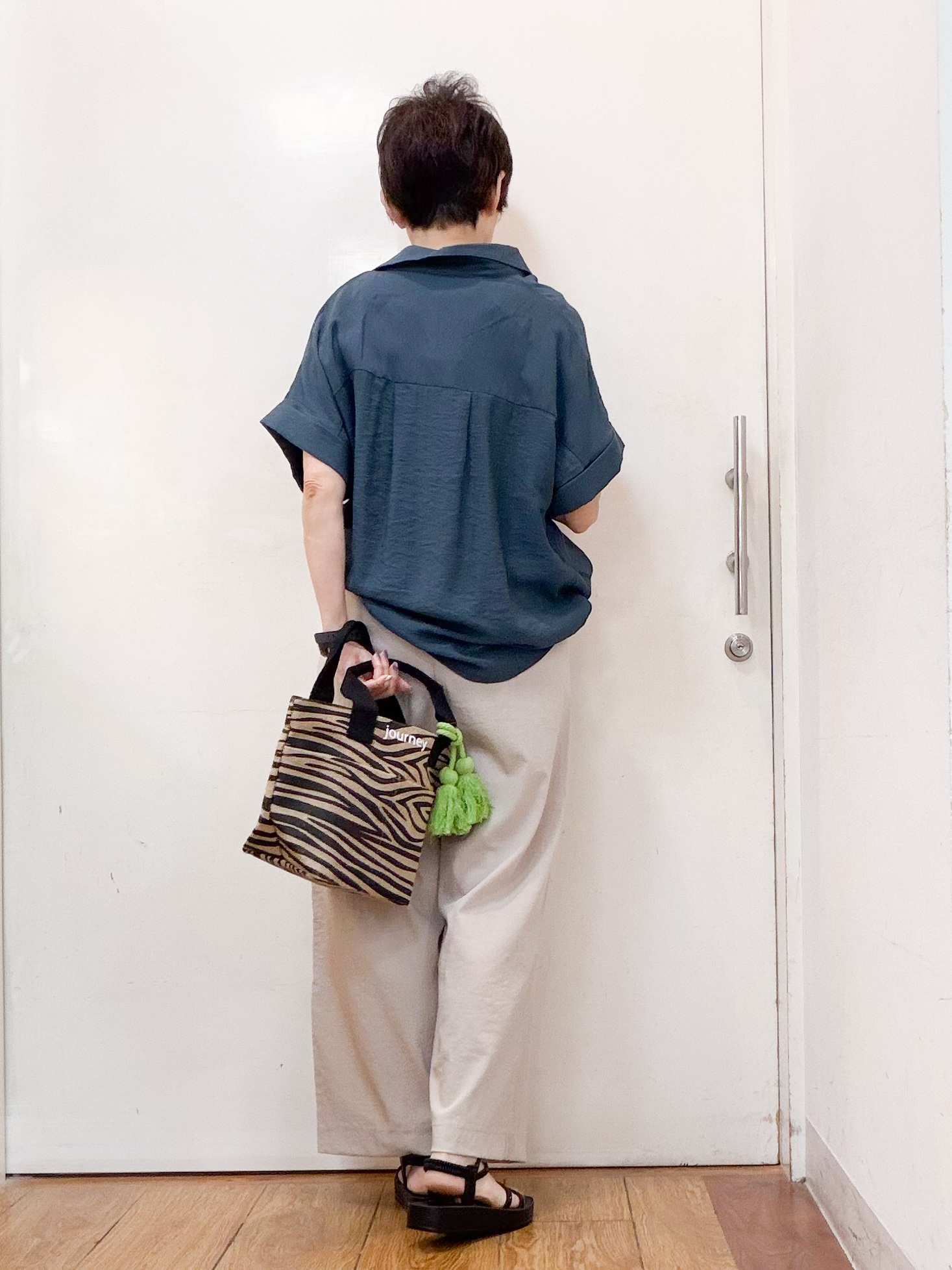 みぃさんの「SHOO･LA･RUE｜【S-LL/洗濯機可】インせず着られる 裾タック スキッパーシャツ」を使ったコーディネート