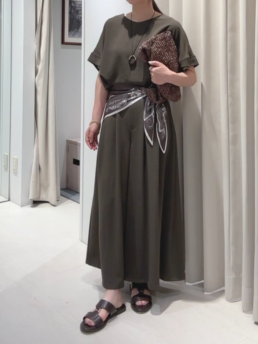 tomoさんの「UNTITLED｜【セットアップ可/UVカット/前後2WAY】リラクシーフレンチスリーブブラウス」を使ったコーディネート