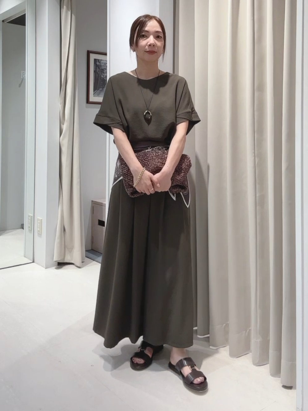 tomoさんの「UNTITLED｜【セットアップ可/UVカット/前後2WAY】リラクシーフレンチスリーブブラウス」を使ったコーディネート