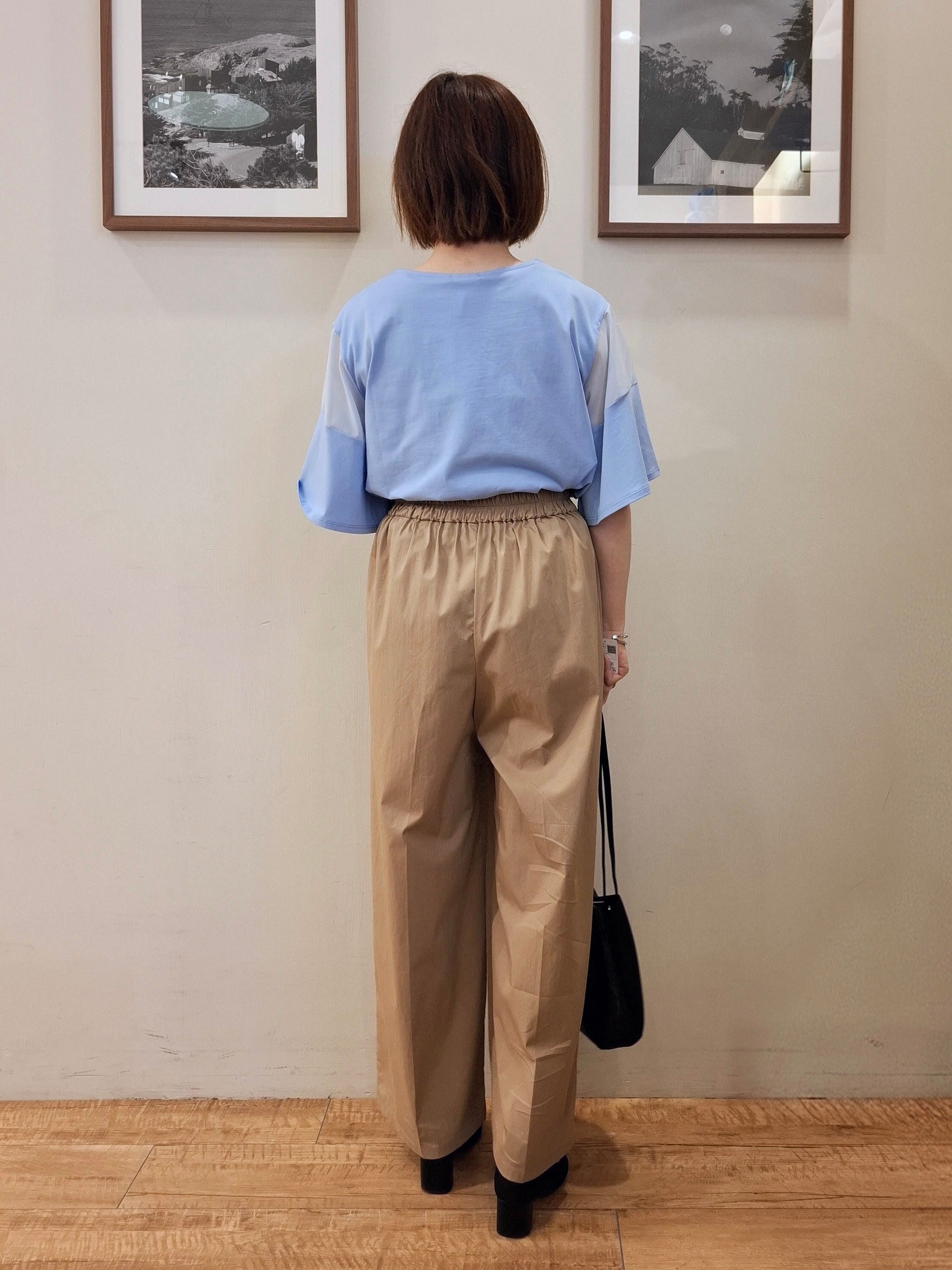 まあるさんの「SHOO･LA･RUE｜【S-LL/洗濯機可/体型カバー】フレアスリーブで二の腕を自然に隠せる 浅VネックTシャツ」を使ったコーディネート