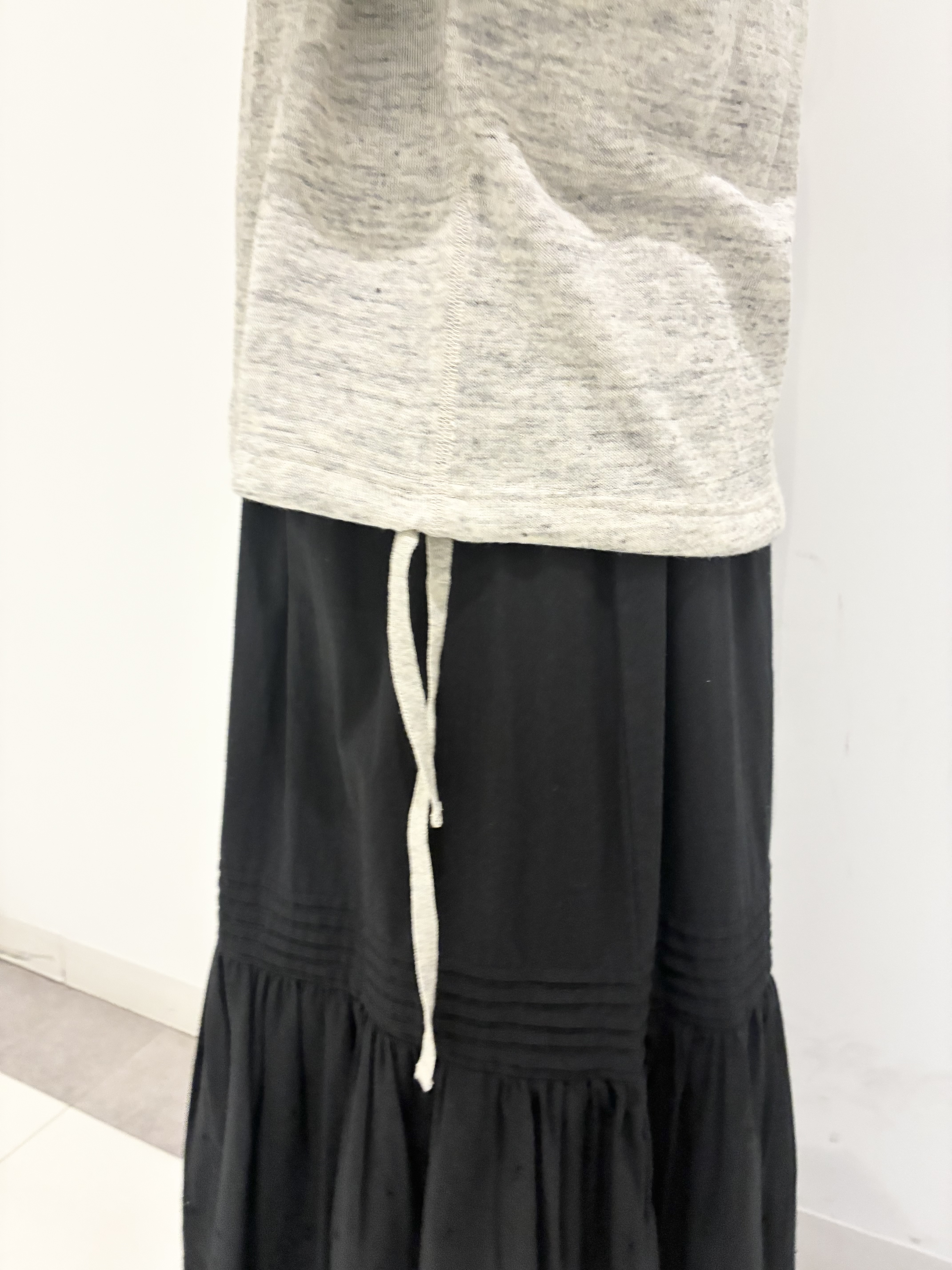 Reecoさんの「DRESSTERIOR｜ウォッシャブルエンブロイダリースカート」を使ったコーディネート