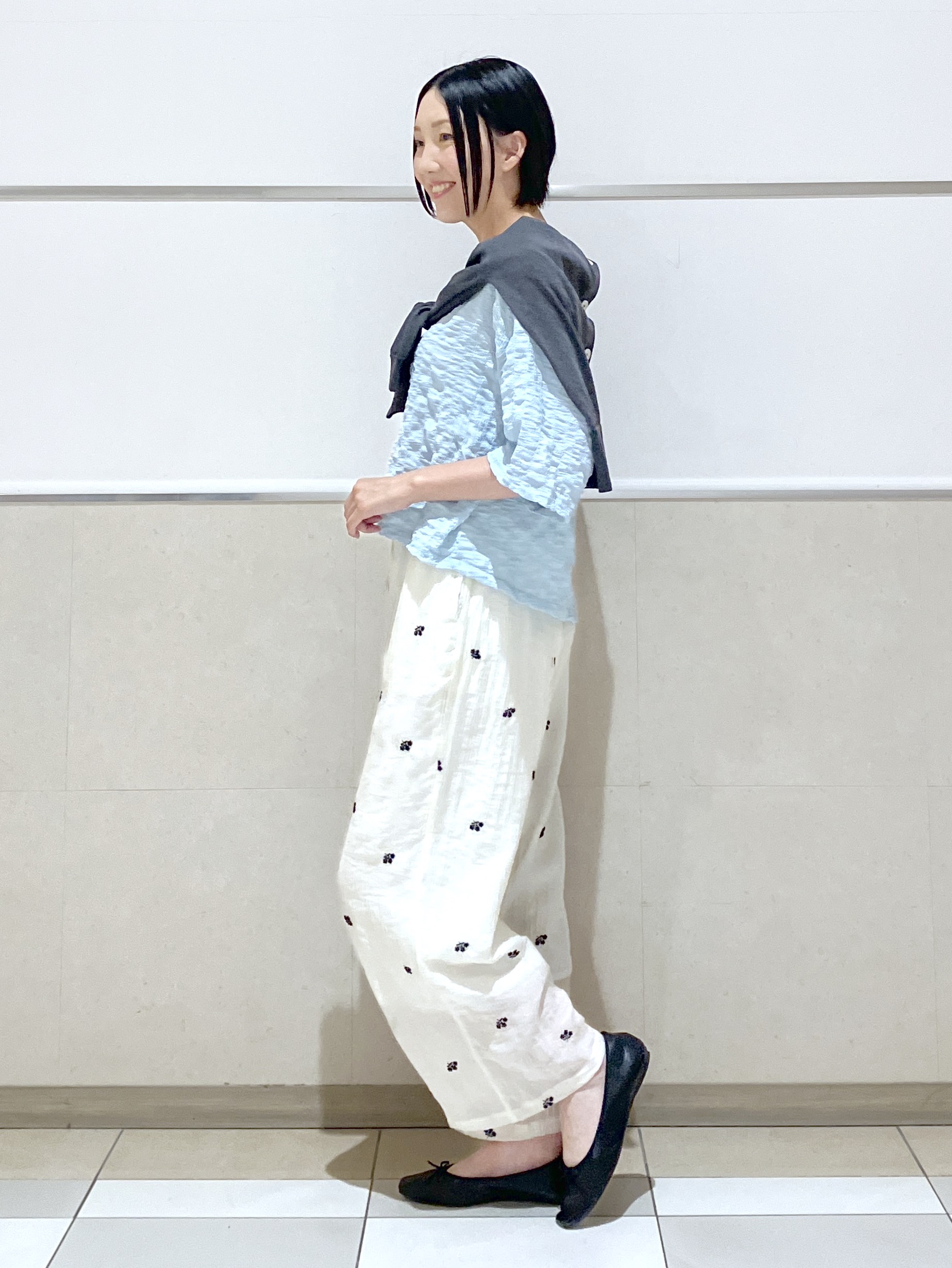 eriko さんの「Dessin｜【マシンウォッシャブル】エアリーシアー 5分袖プルオーバーシャツ」を使ったコーディネート