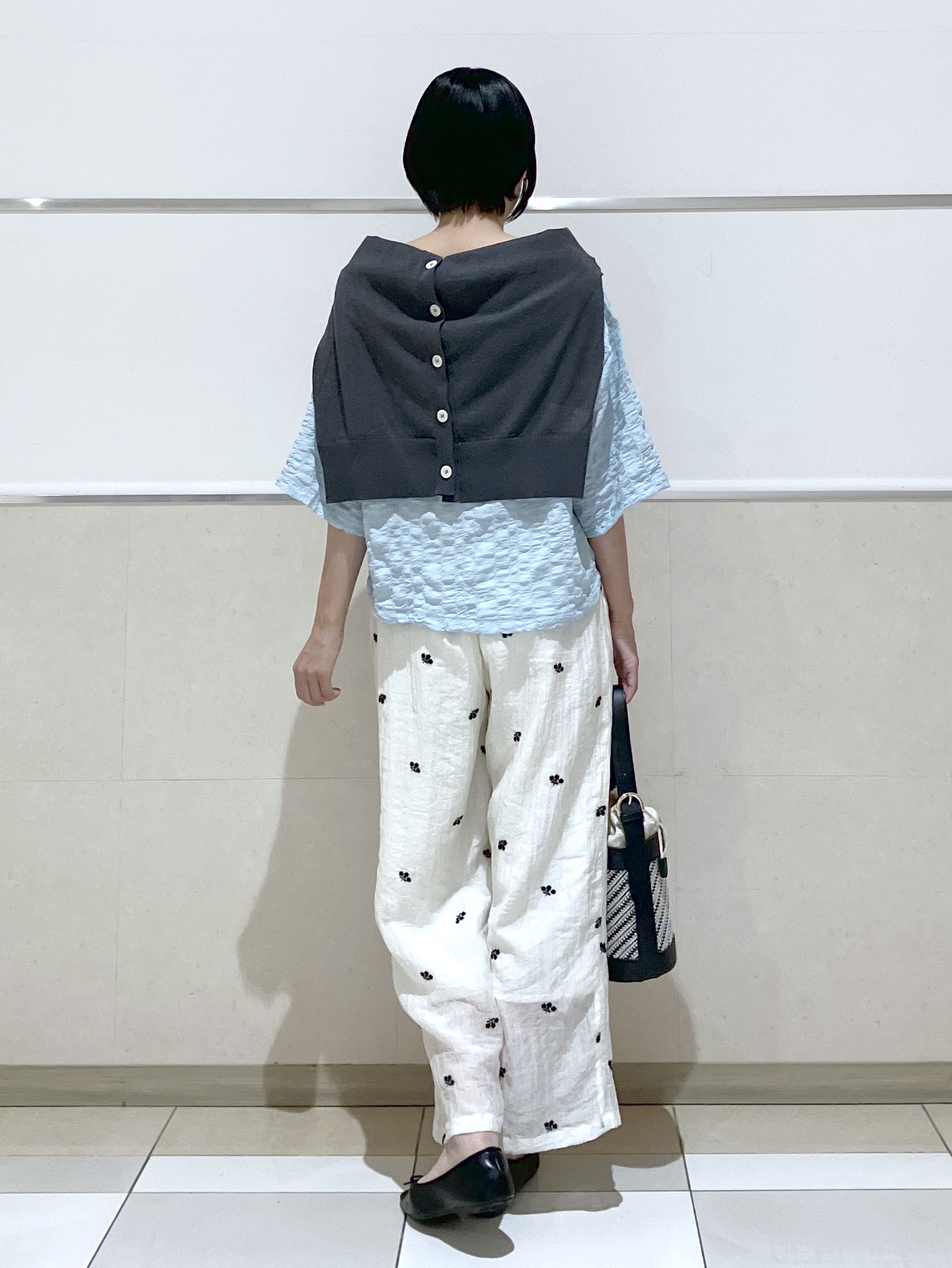 eriko さんの「Dessin｜【マシンウォッシャブル】エアリーシアー 5分袖プルオーバーシャツ」を使ったコーディネート