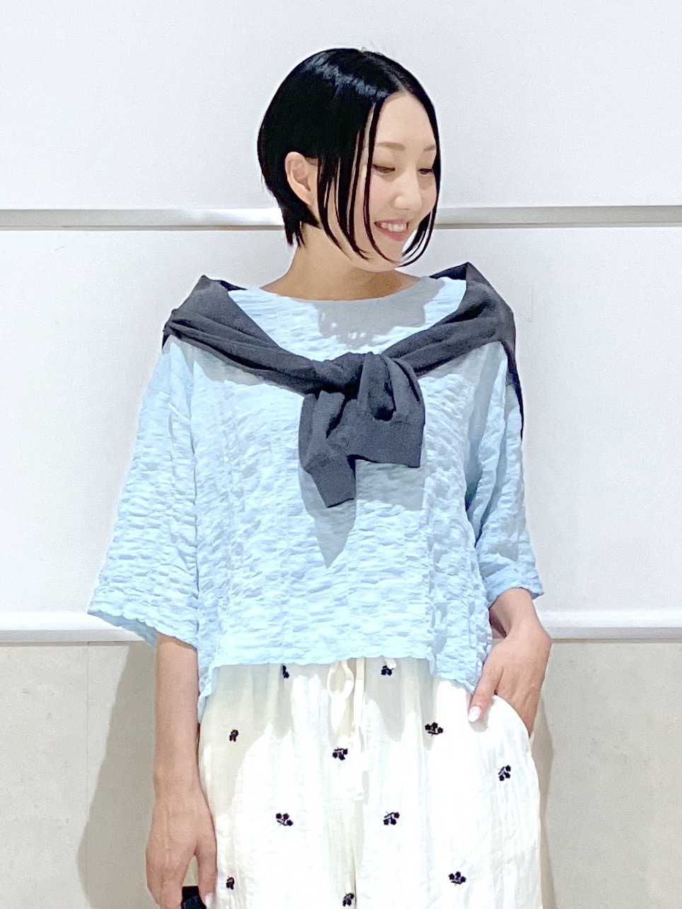 eriko さんの「Dessin｜【マシンウォッシャブル】エアリーシアー 5分袖プルオーバーシャツ」を使ったコーディネート