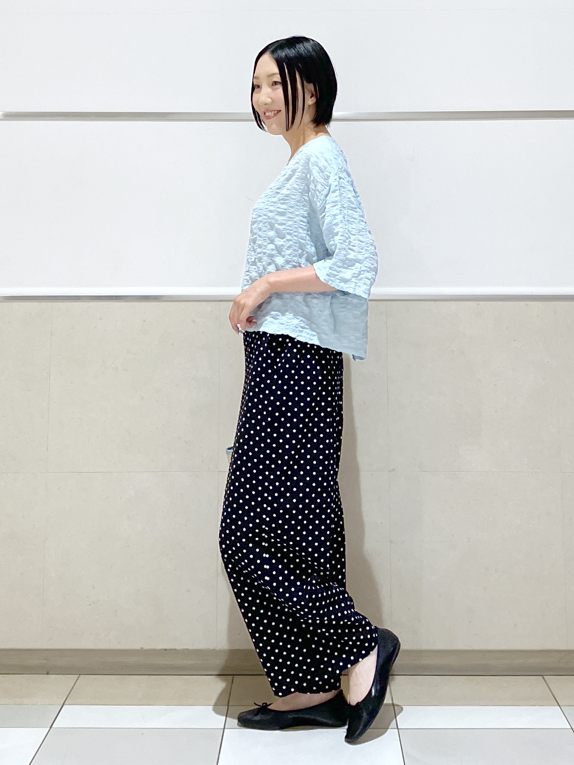 eriko さんの「Dessin｜【マシンウォッシャブル】エアリーシアー 5分袖プルオーバーシャツ」を使ったコーディネート