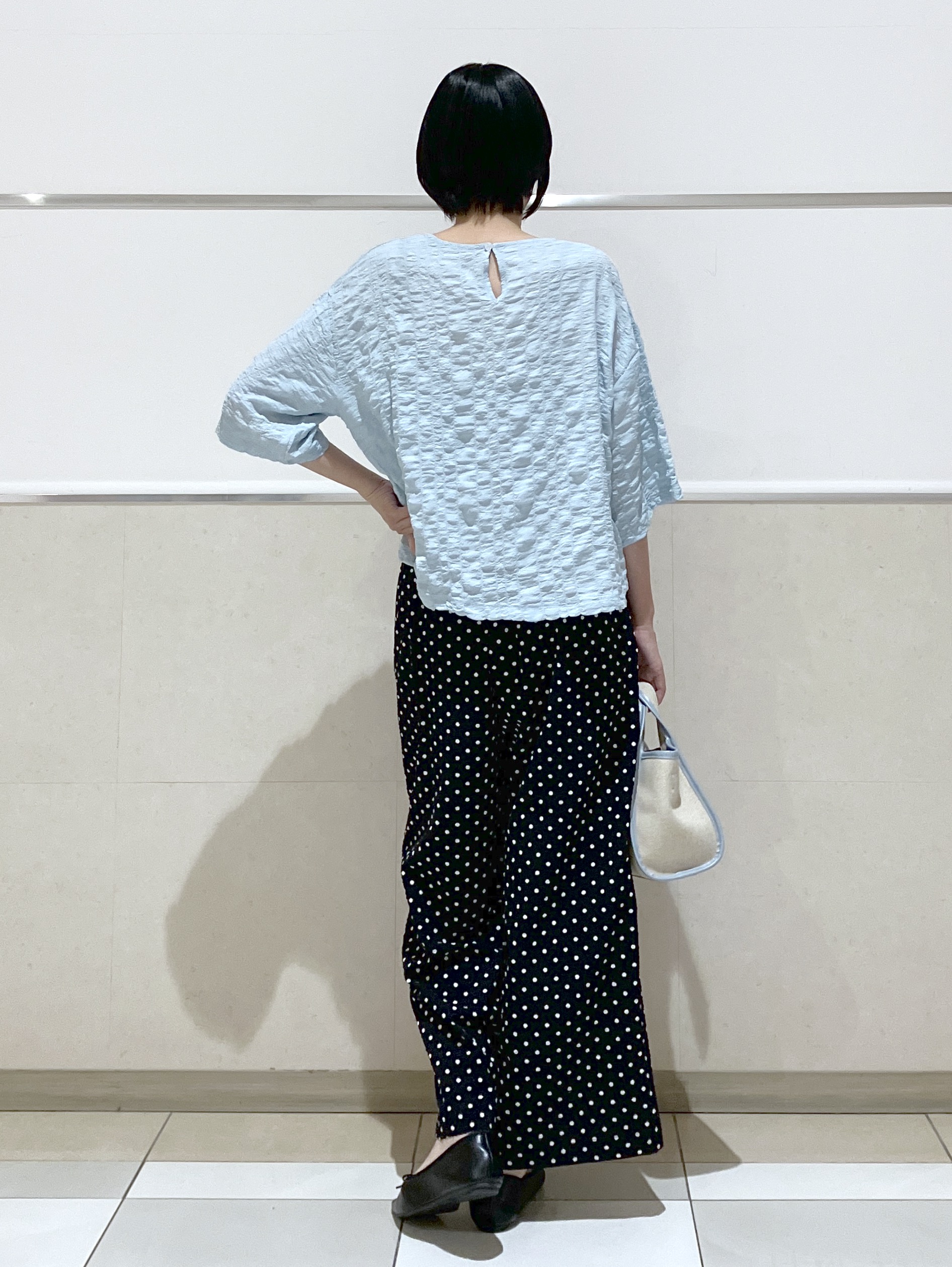 eriko さんの「Dessin｜【マシンウォッシャブル】エアリーシアー 5分袖プルオーバーシャツ」を使ったコーディネート