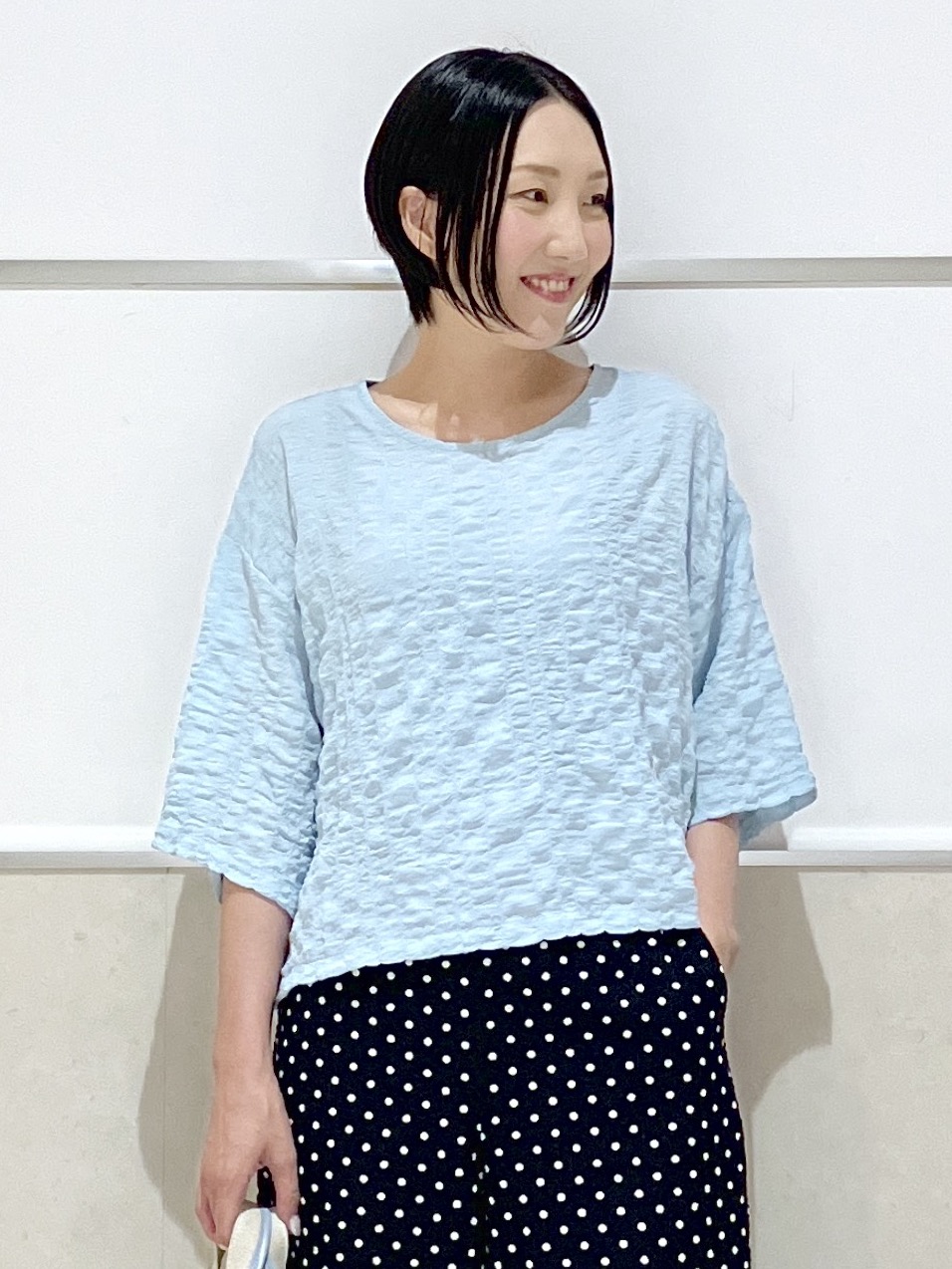 eriko さんの「Dessin｜【マシンウォッシャブル】エアリーシアー 5分袖プルオーバーシャツ」を使ったコーディネート