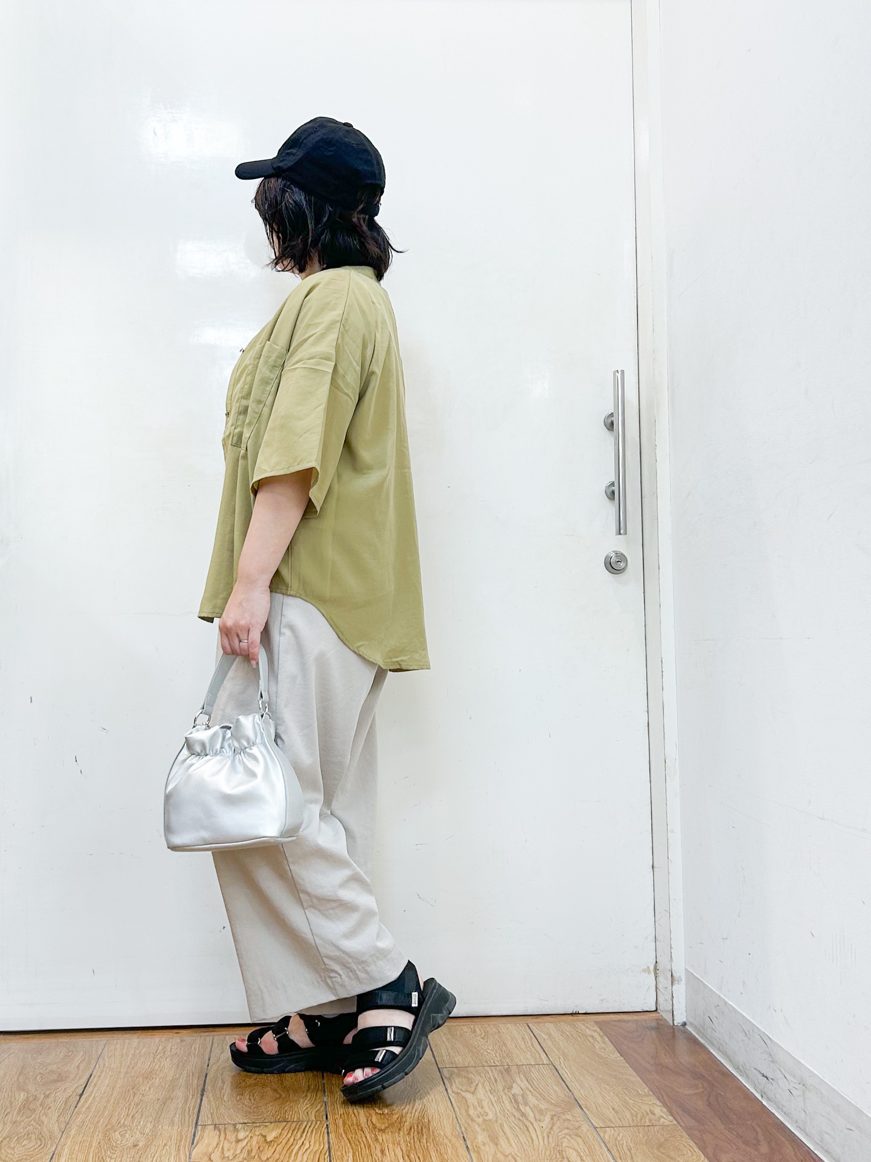 haruさんの「SHOO･LA･RUE｜【洗濯機可/S-LL】大人の抜け感 ゆるっと5分袖シャツ」を使ったコーディネート