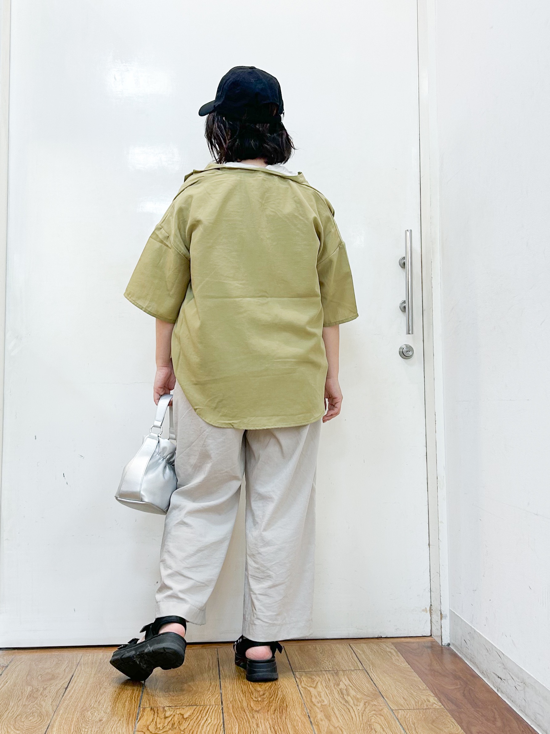 haruさんの「SHOO･LA･RUE｜【洗濯機可/S-LL】大人の抜け感 ゆるっと5分袖シャツ」を使ったコーディネート