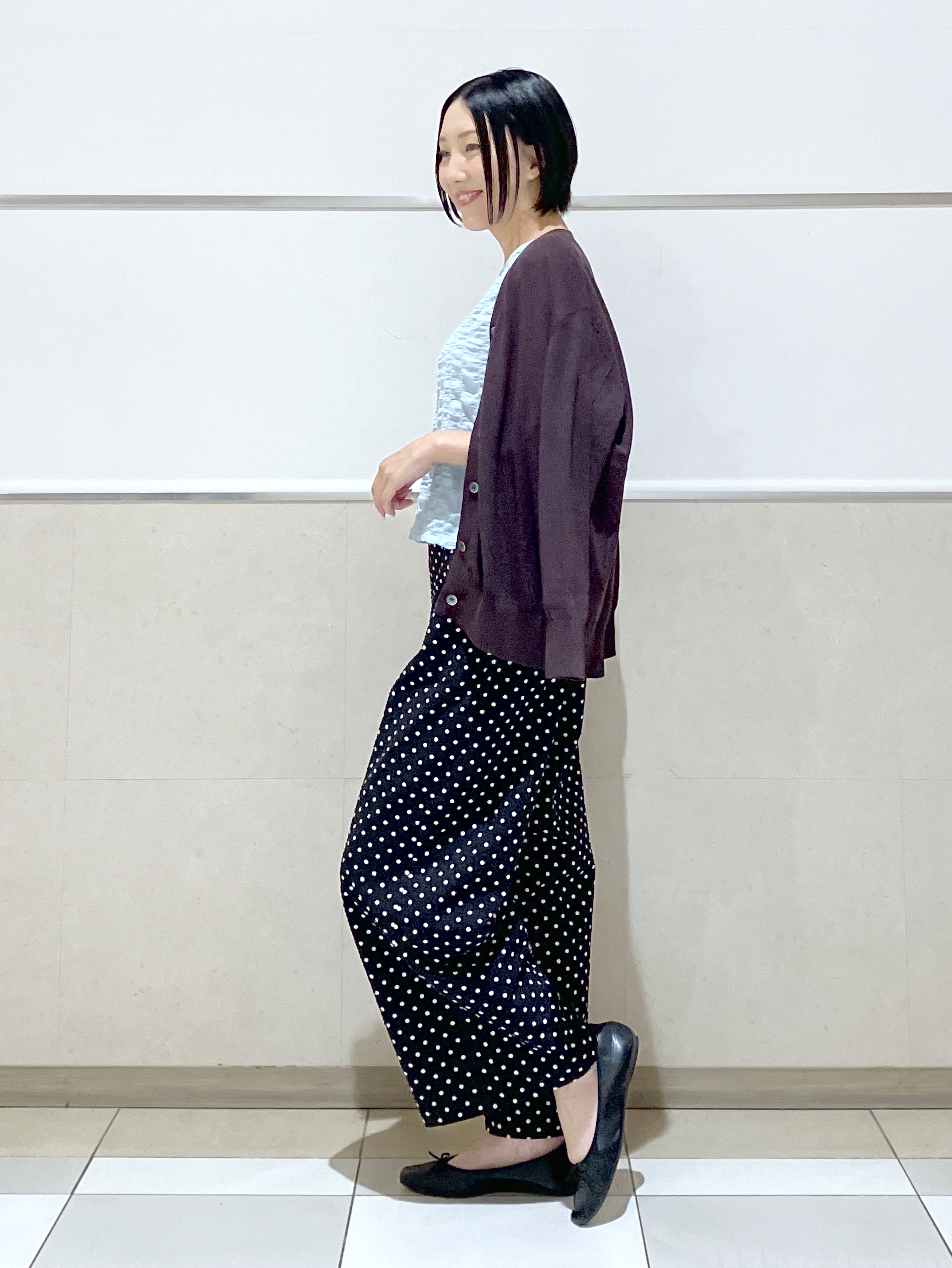eriko さんの「Dessin｜【マシンウォッシャブル】エアリーシアー 5分袖プルオーバーシャツ」を使ったコーディネート