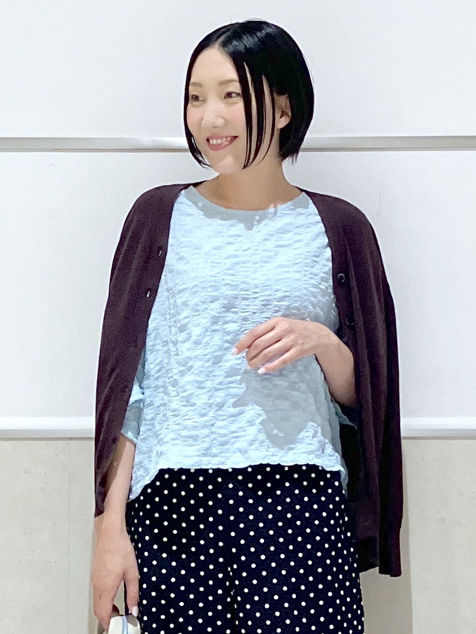 eriko さんの「Dessin｜【マシンウォッシャブル】エアリーシアー 5分袖プルオーバーシャツ」を使ったコーディネート