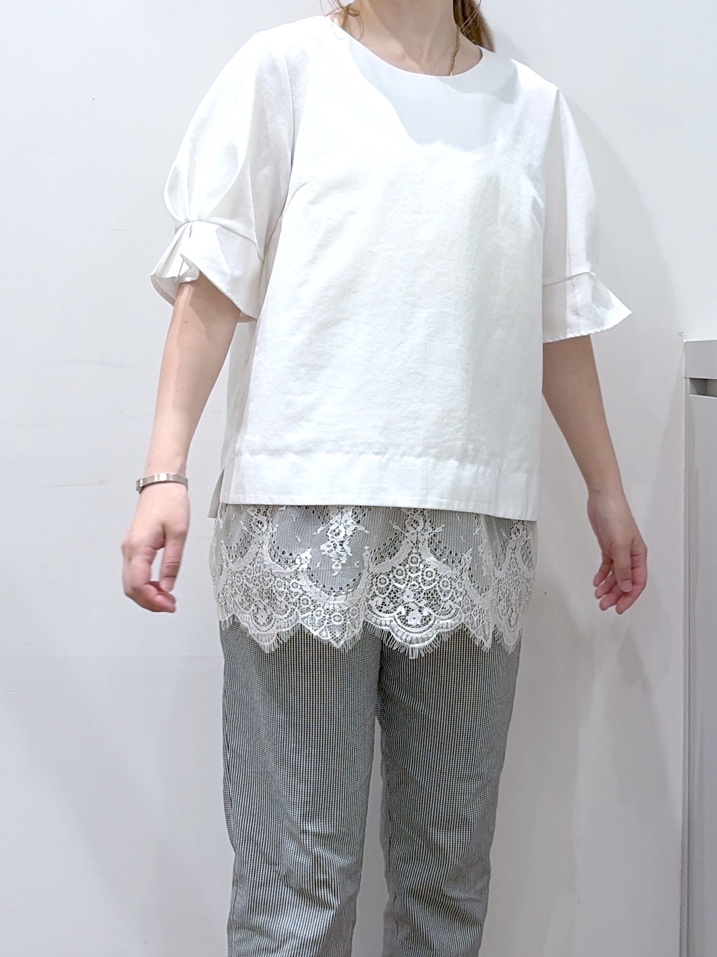 Junさんの「index｜【接触冷感／吸水速乾】タックパフスリーブブラウス《防シワ／洗濯機OK／XS～3L／8col》」を使ったコーディネート