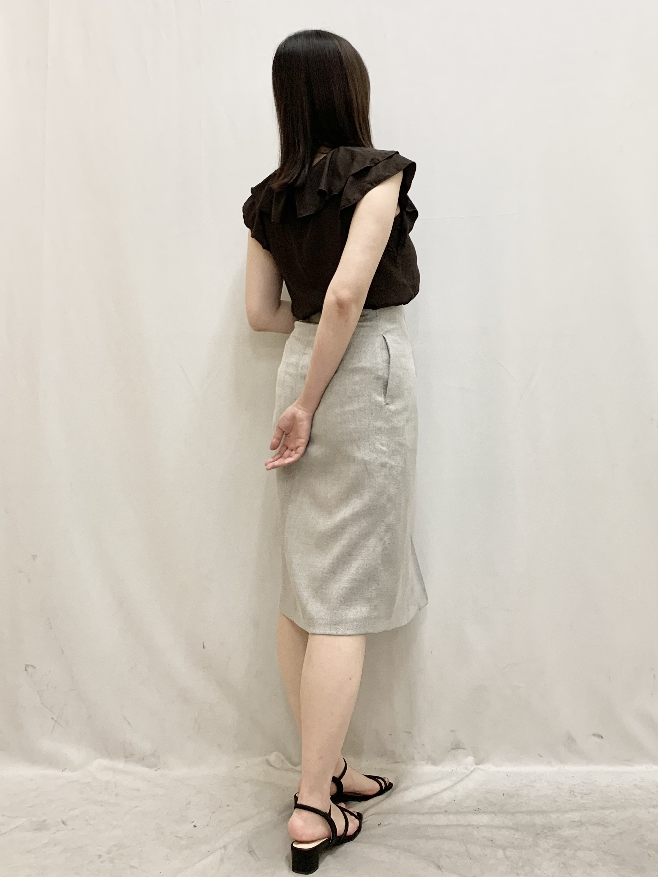 kasumiさんの「index｜【接触冷感】マットサテンフリルフレンチブラウス《吸水速乾／防シワ／洗濯機OK》」を使ったコーディネート
