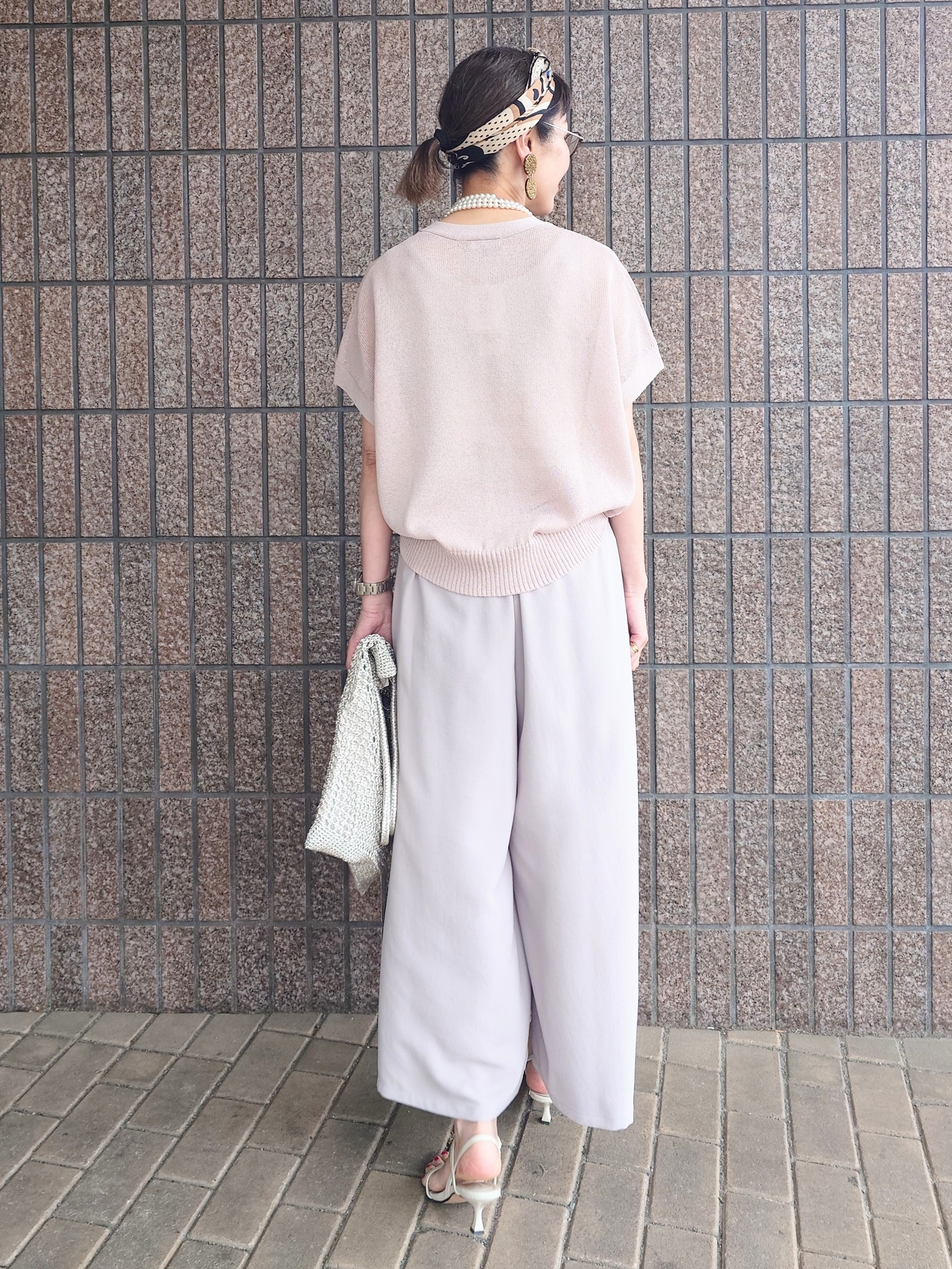 MUTSUKOさんの「UNTITLED｜【洗える/清涼感】ドライタッチスリーブレスカーディガン」を使ったコーディネート