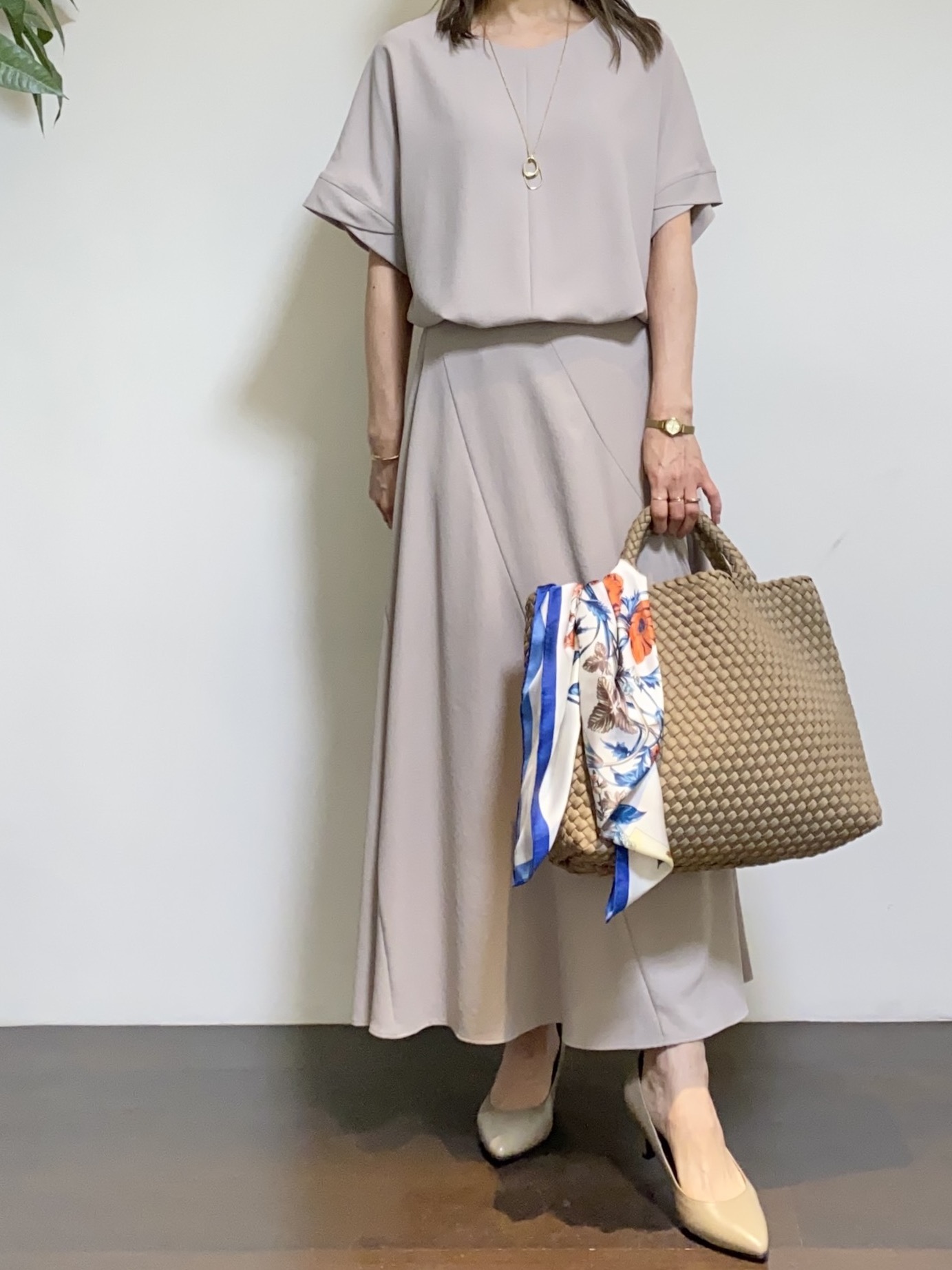tomoさんの「UNTITLED｜【セットアップ可/UVカット/前後2WAY】リラクシーフレンチスリーブブラウス」を使ったコーディネート