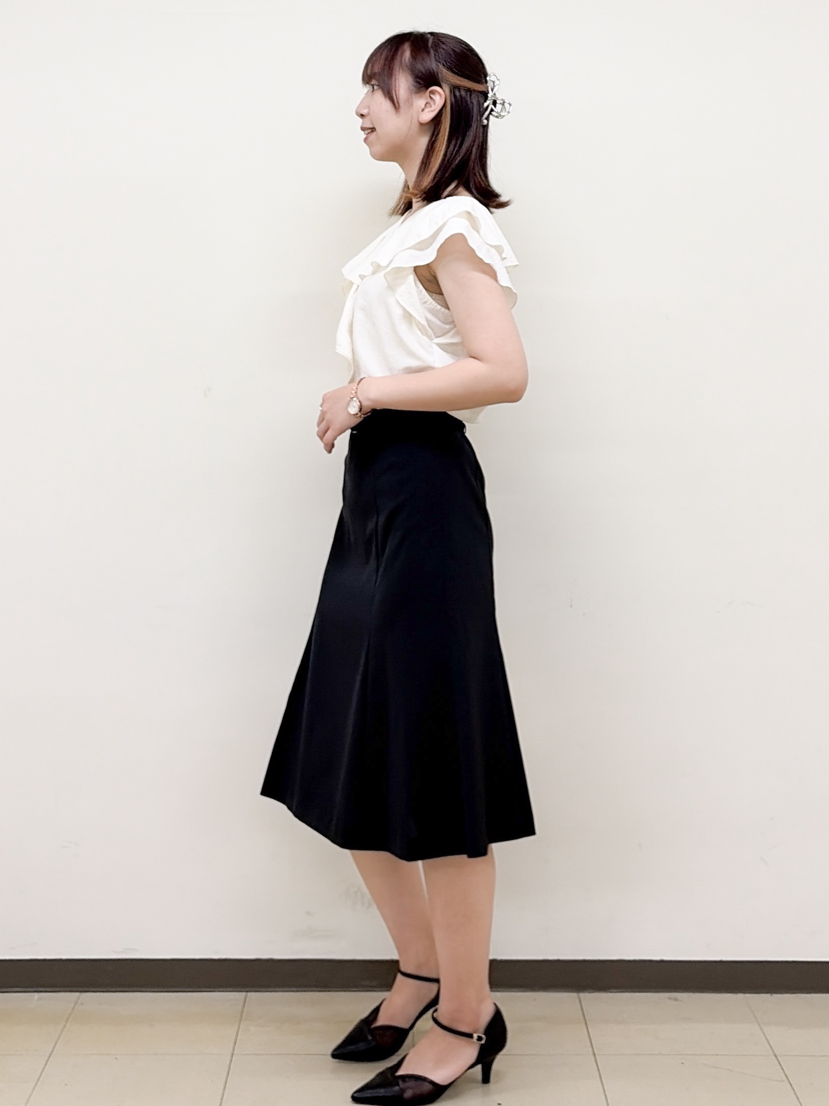 yurinaさんの「index｜【接触冷感】マットサテンフリルフレンチブラウス《吸水速乾／防シワ／洗濯機OK》」を使ったコーディネート