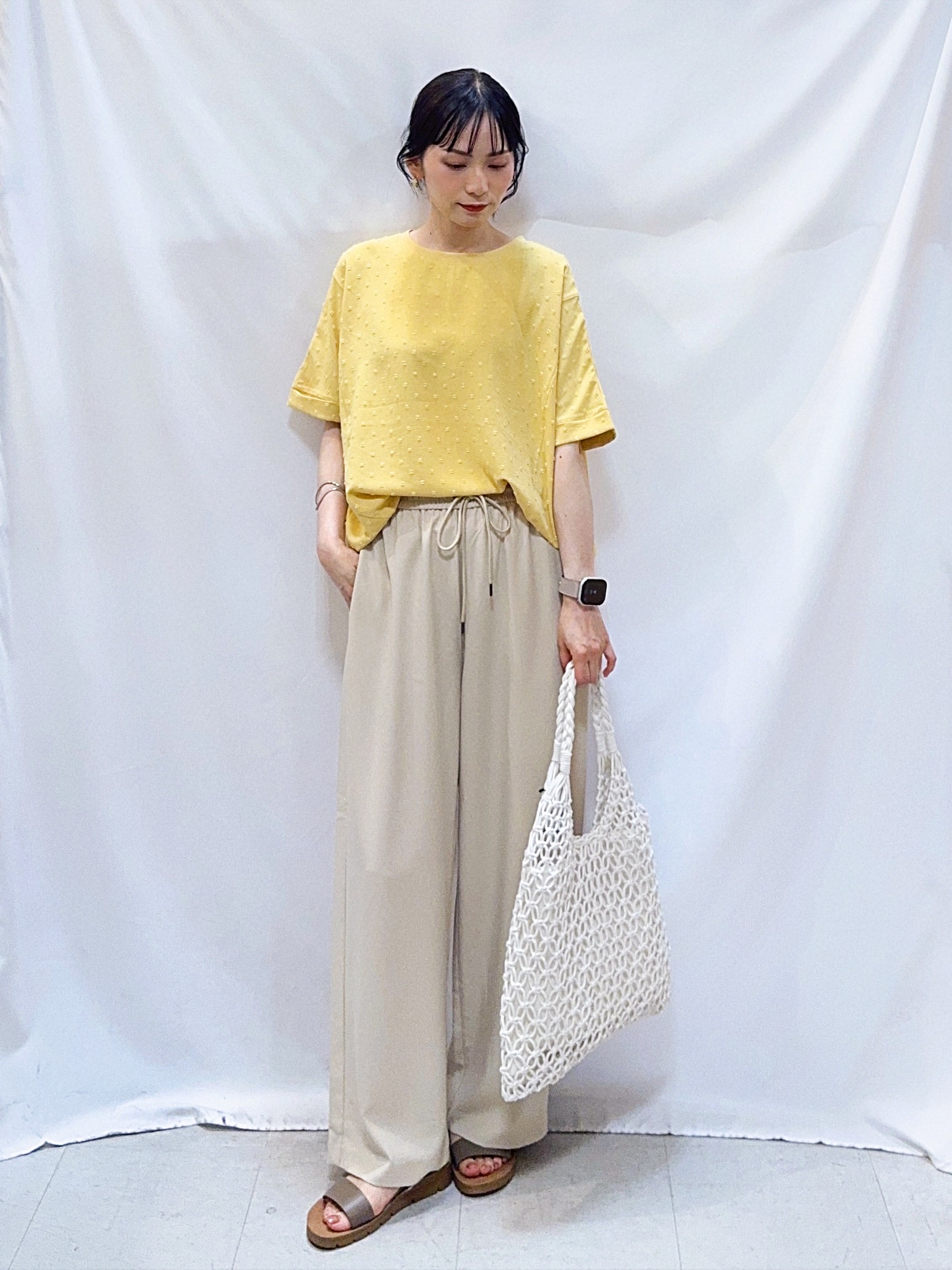 𝐇𝐢𝐫𝐨𝐦𝐢さんの「SHOO･LA･RUE｜【洗濯後しわになりにくい/体型カバー】ドビードットで上品に ドルマントップス」を使ったコーディネート
