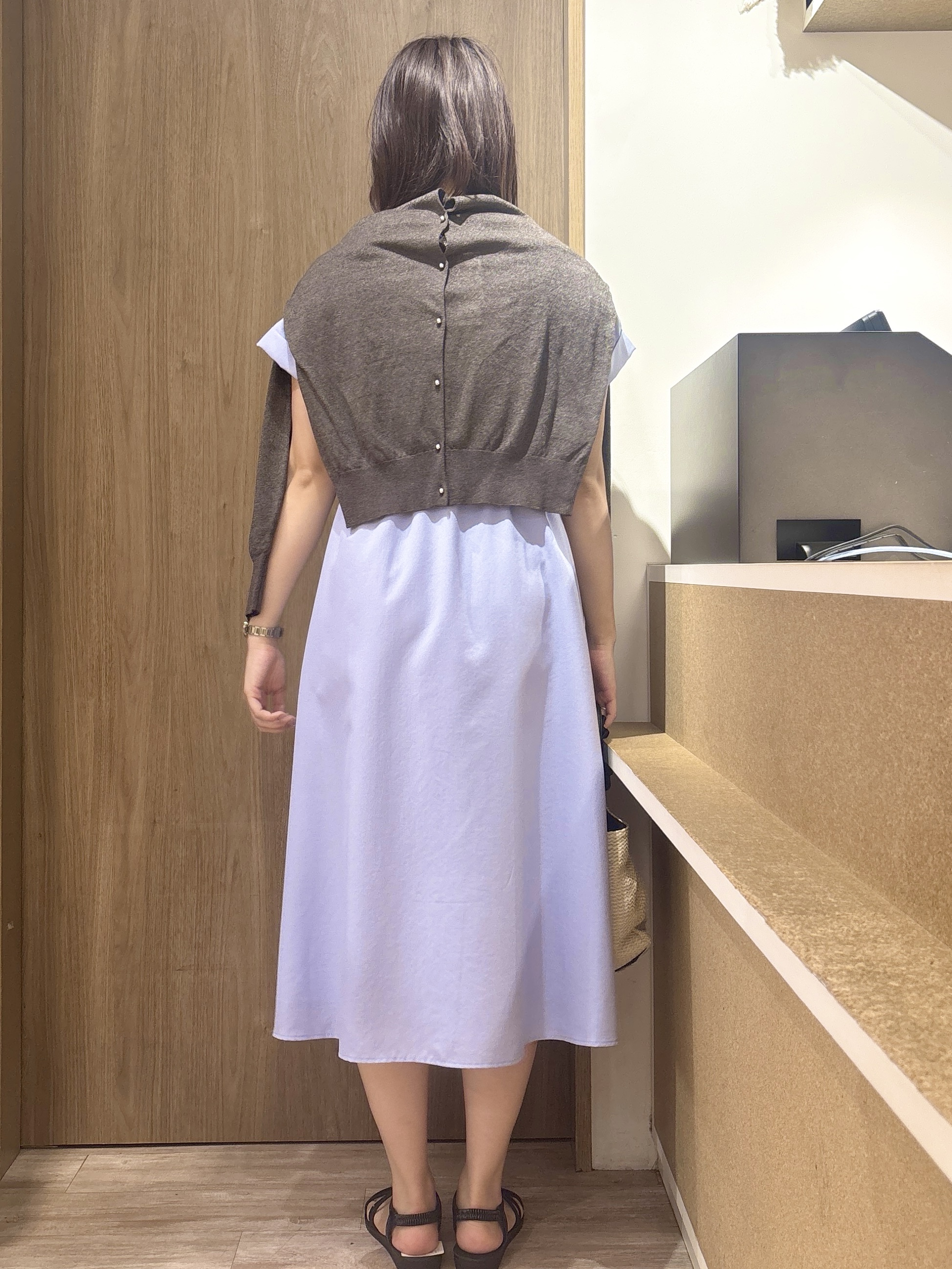 このかさんの「index｜ビジューボタンシアーカーディガン【抗ピリング／洗濯機OK】」を使ったコーディネート