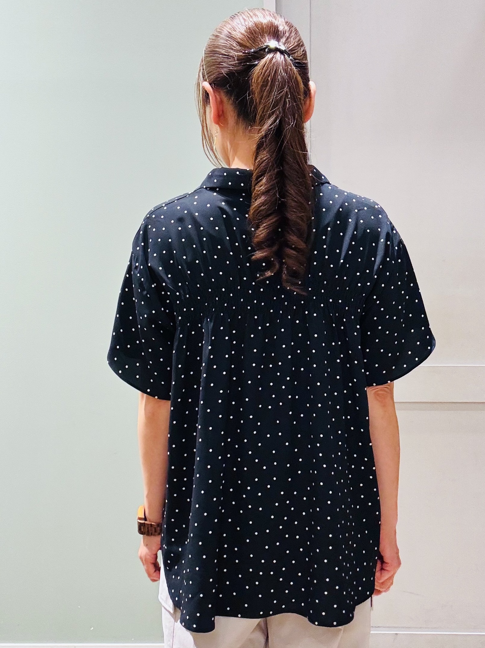 Komi☆さんの「grove｜【洗濯機◎】さらっと着映える、バックデザインブラウス」を使ったコーディネート