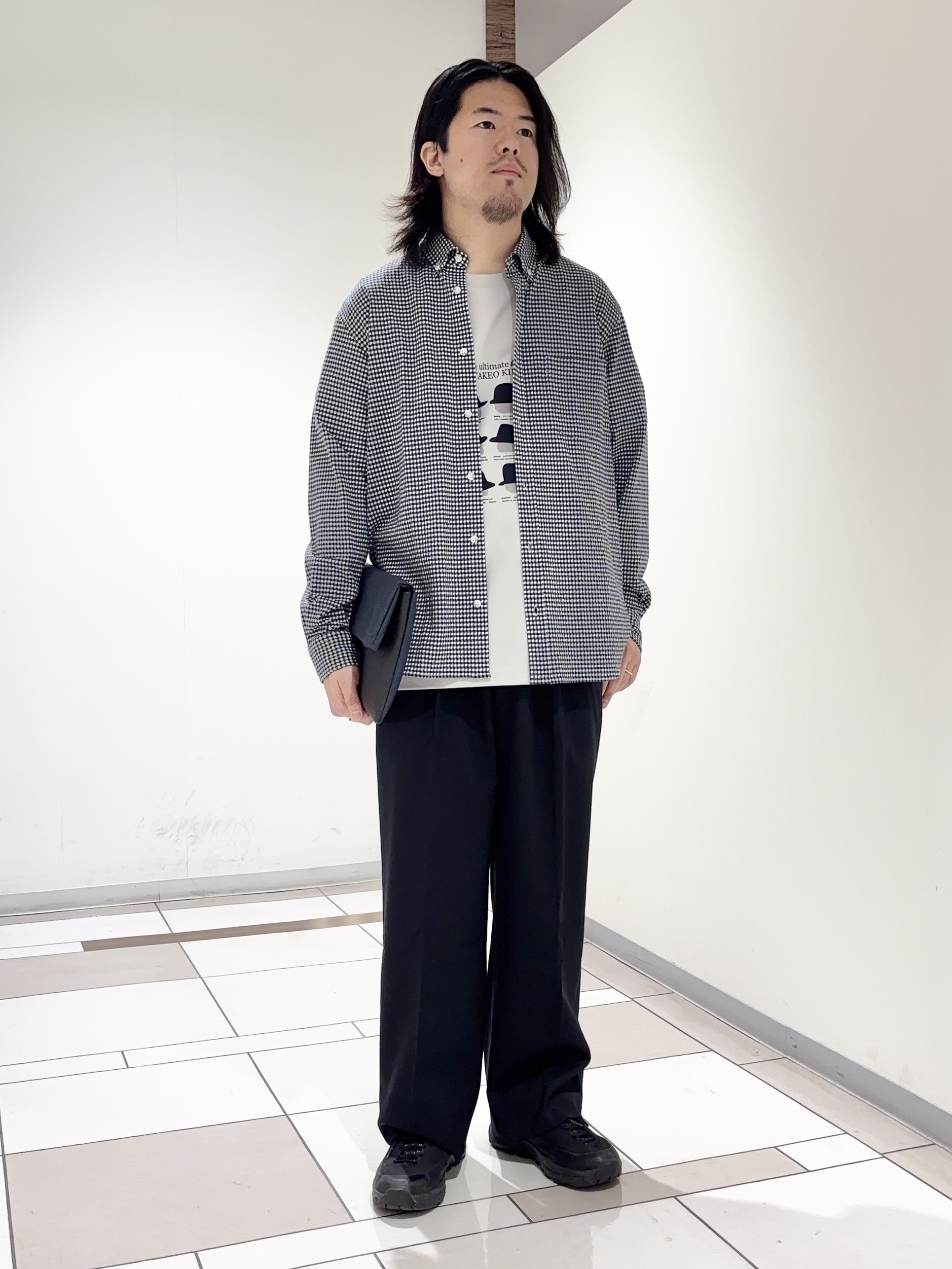 及川さんの「TAKEO KIKUCHI｜【抗菌防臭/シーズンレス】シアサッカーギンガムチェック ストレッチシャツ」を使ったコーディネート