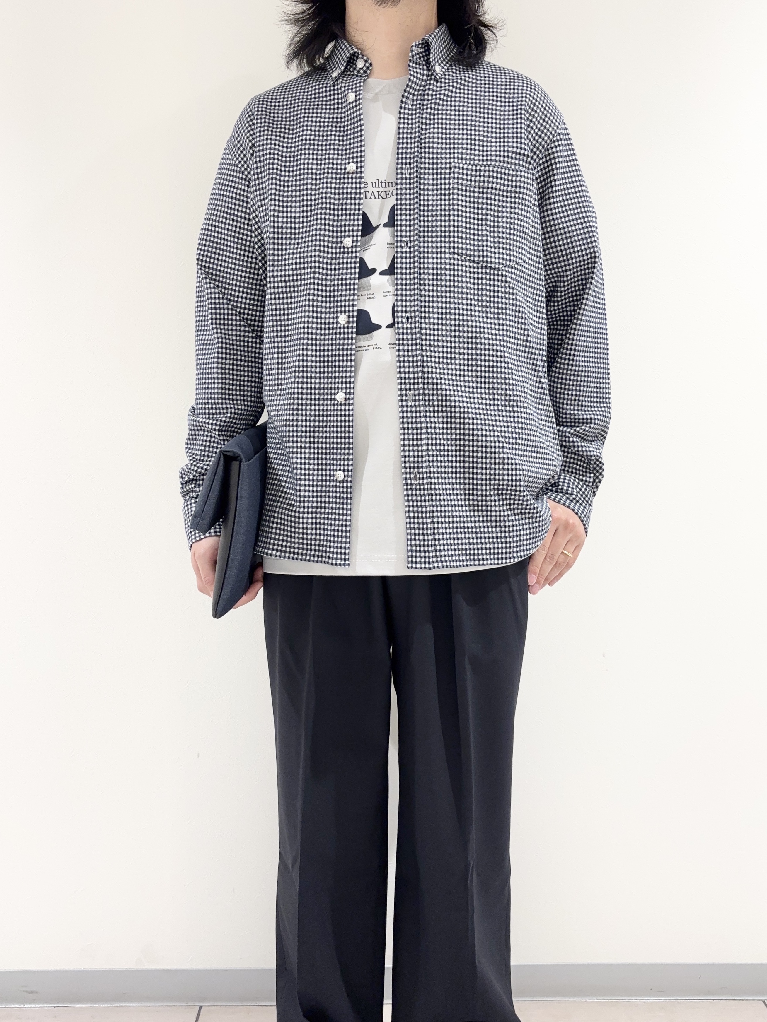 及川さんの「TAKEO KIKUCHI｜【抗菌防臭/シーズンレス】シアサッカーギンガムチェック ストレッチシャツ」を使ったコーディネート