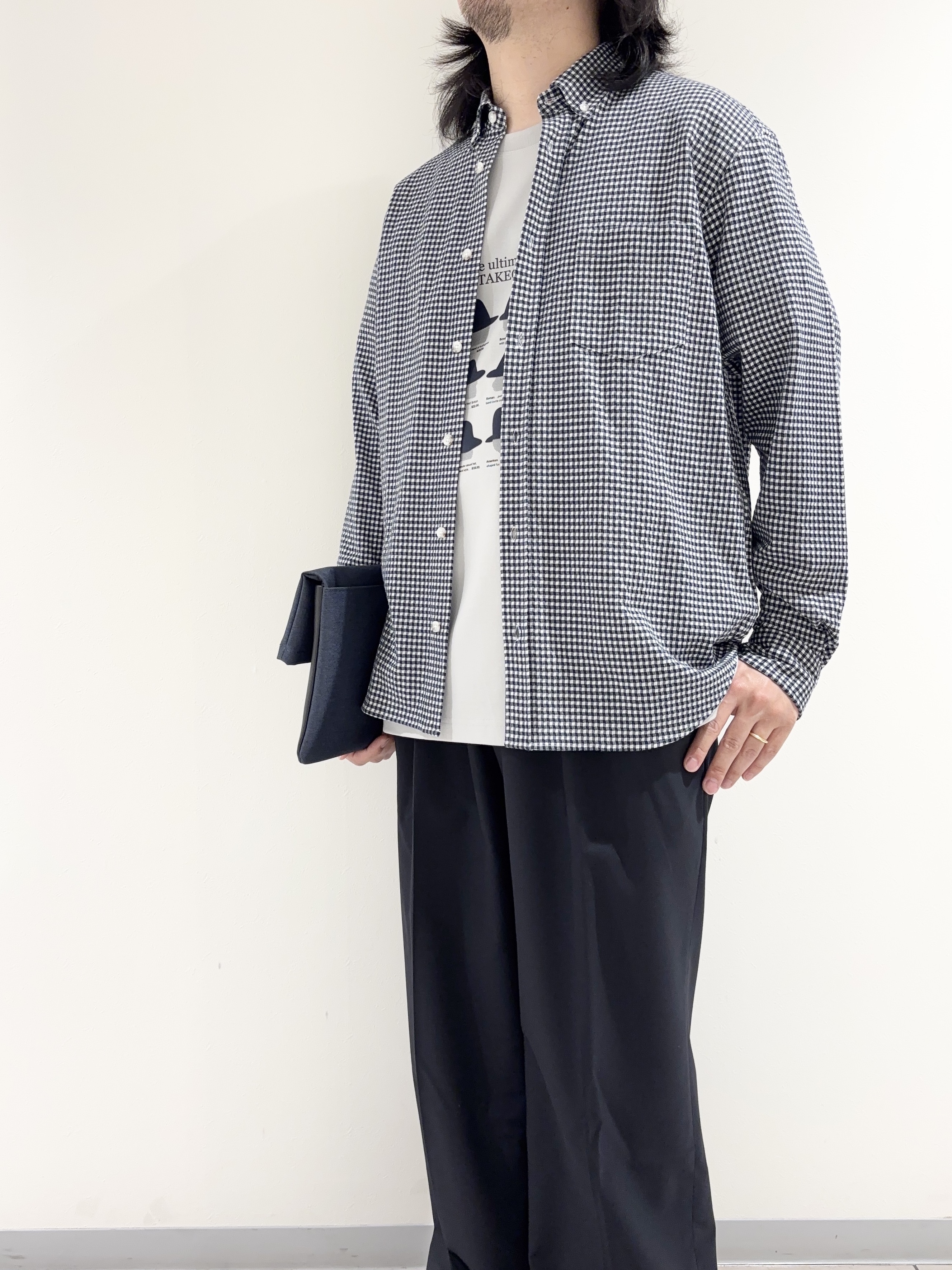 及川さんの「TAKEO KIKUCHI｜【抗菌防臭/シーズンレス】シアサッカーギンガムチェック ストレッチシャツ」を使ったコーディネート