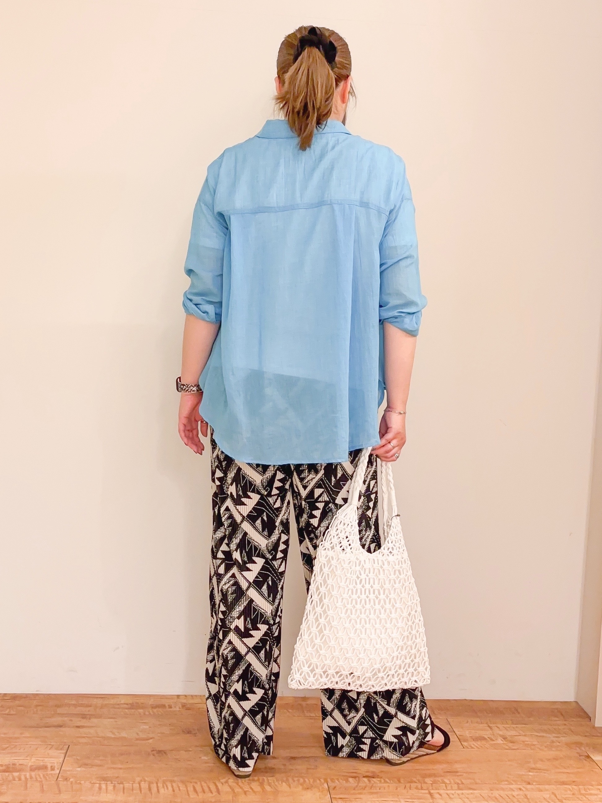 naoさんの「SHOO･LA･RUE｜【体型カバー】ふんわり質感 やわらかこなれシアーシャツ」を使ったコーディネート