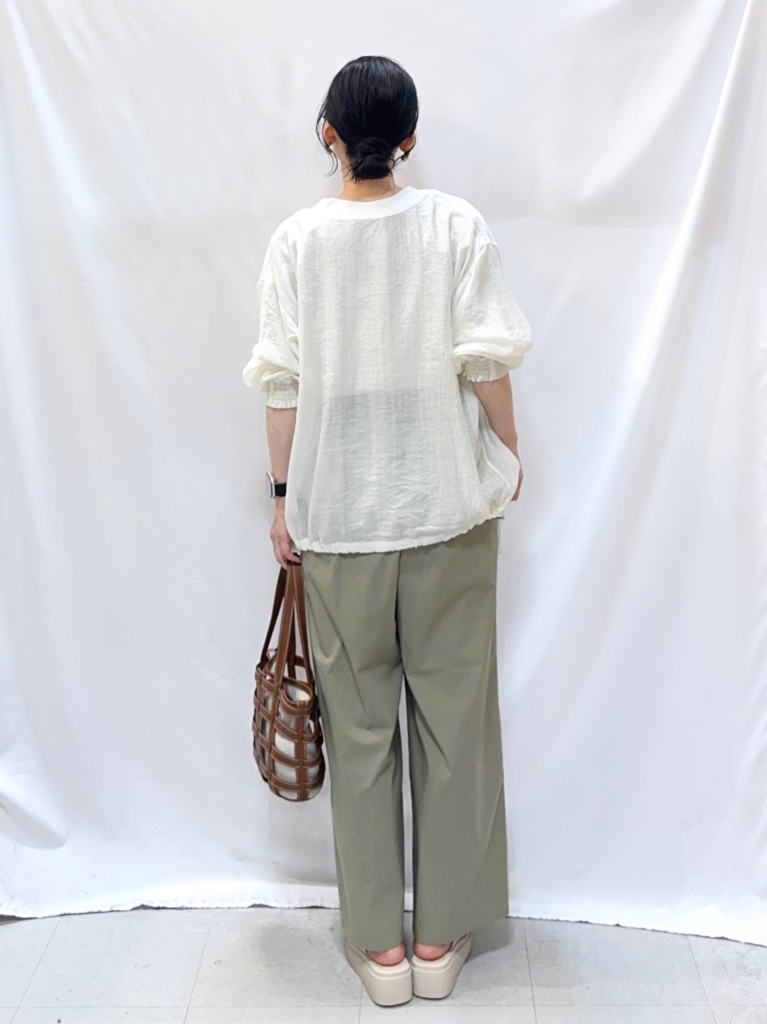 𝐇𝐢𝐫𝐨𝐦𝐢さんの「SHOO･LA･RUE｜【S-LL/洗濯機可】夏に使える 程よい透け感のシアーブルゾン」を使ったコーディネート