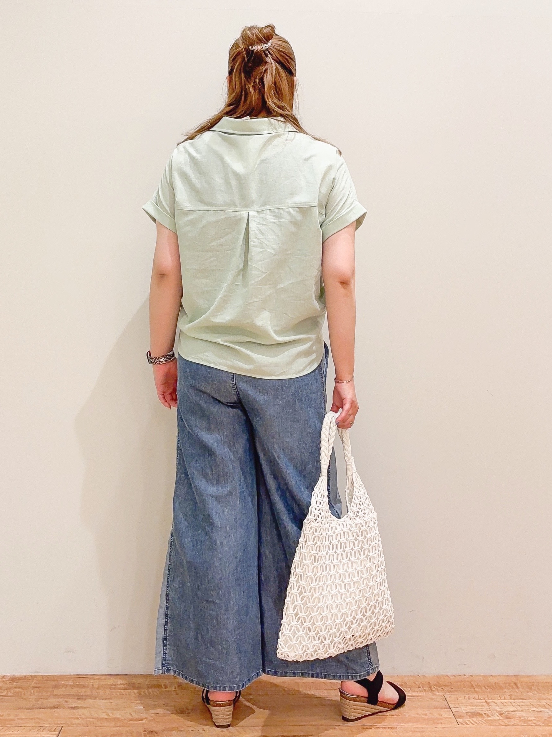 naoさんの「SHOO･LA･RUE｜【UV/吸水速乾/抗菌防臭】インせず着られる フレンチリネンスキッパーシャツ」を使ったコーディネート